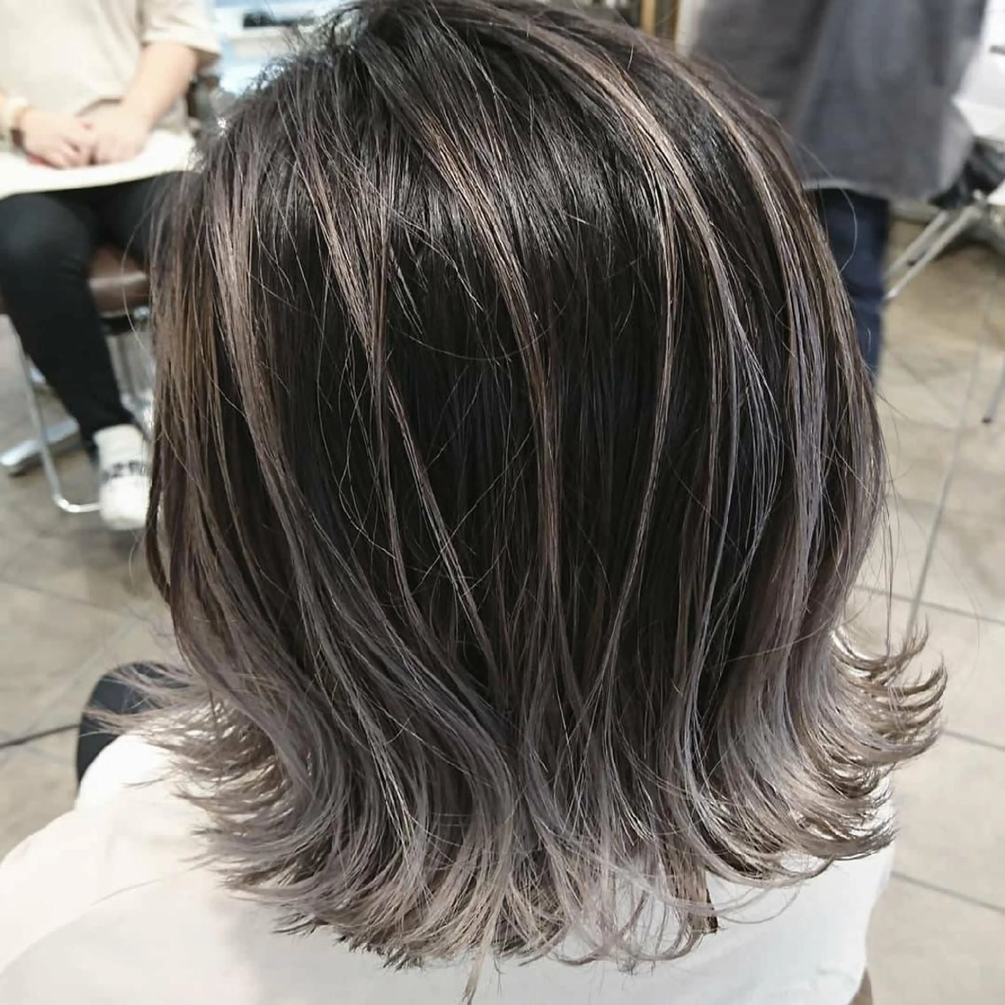 ショート ヘアカラー Luisハイライト　 喜連瓜破、髪質改善のヘアスタイル