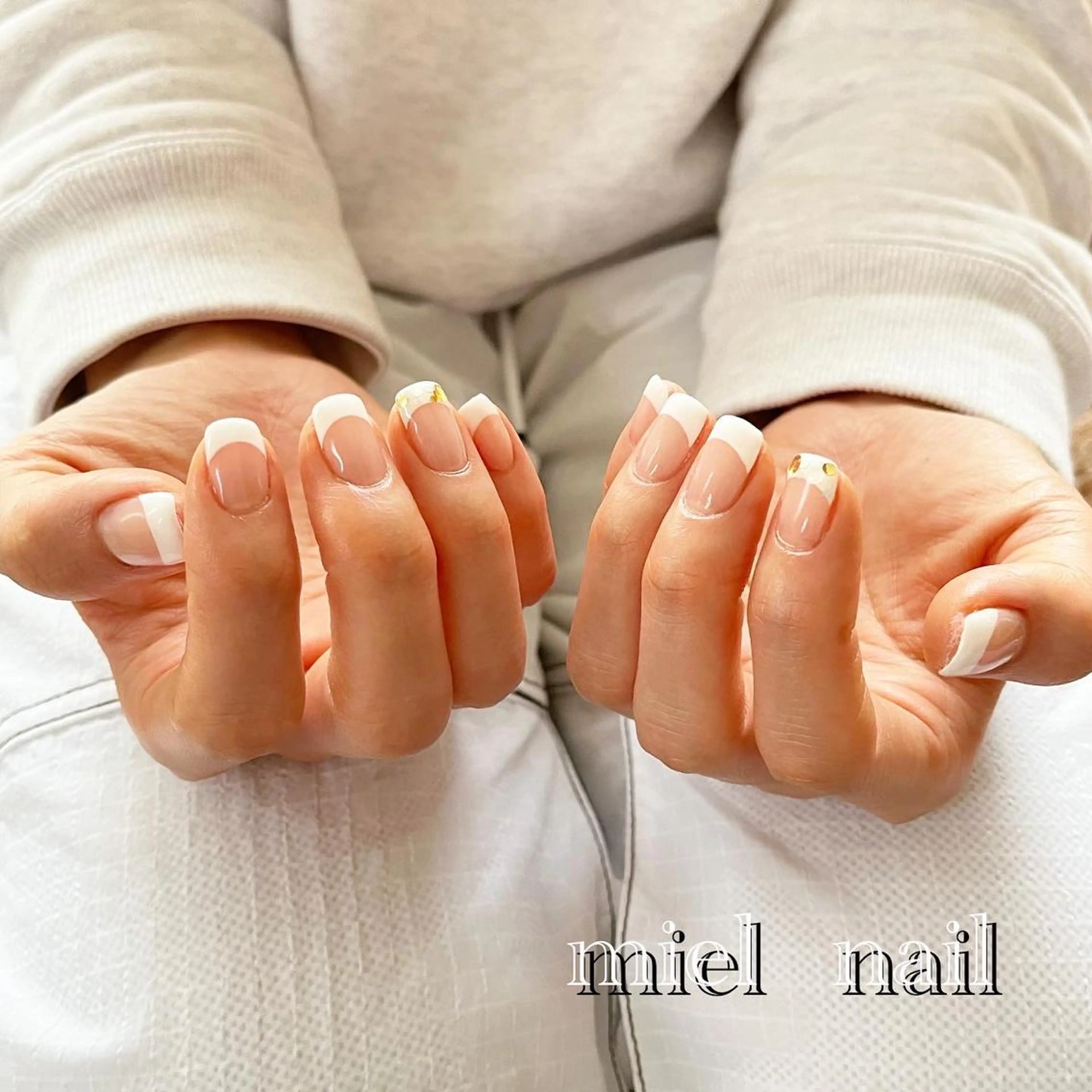 ネイル フレンチネイル ホログラムネイル シンプルネイル 春ネイル miel nailのネイルデザイン