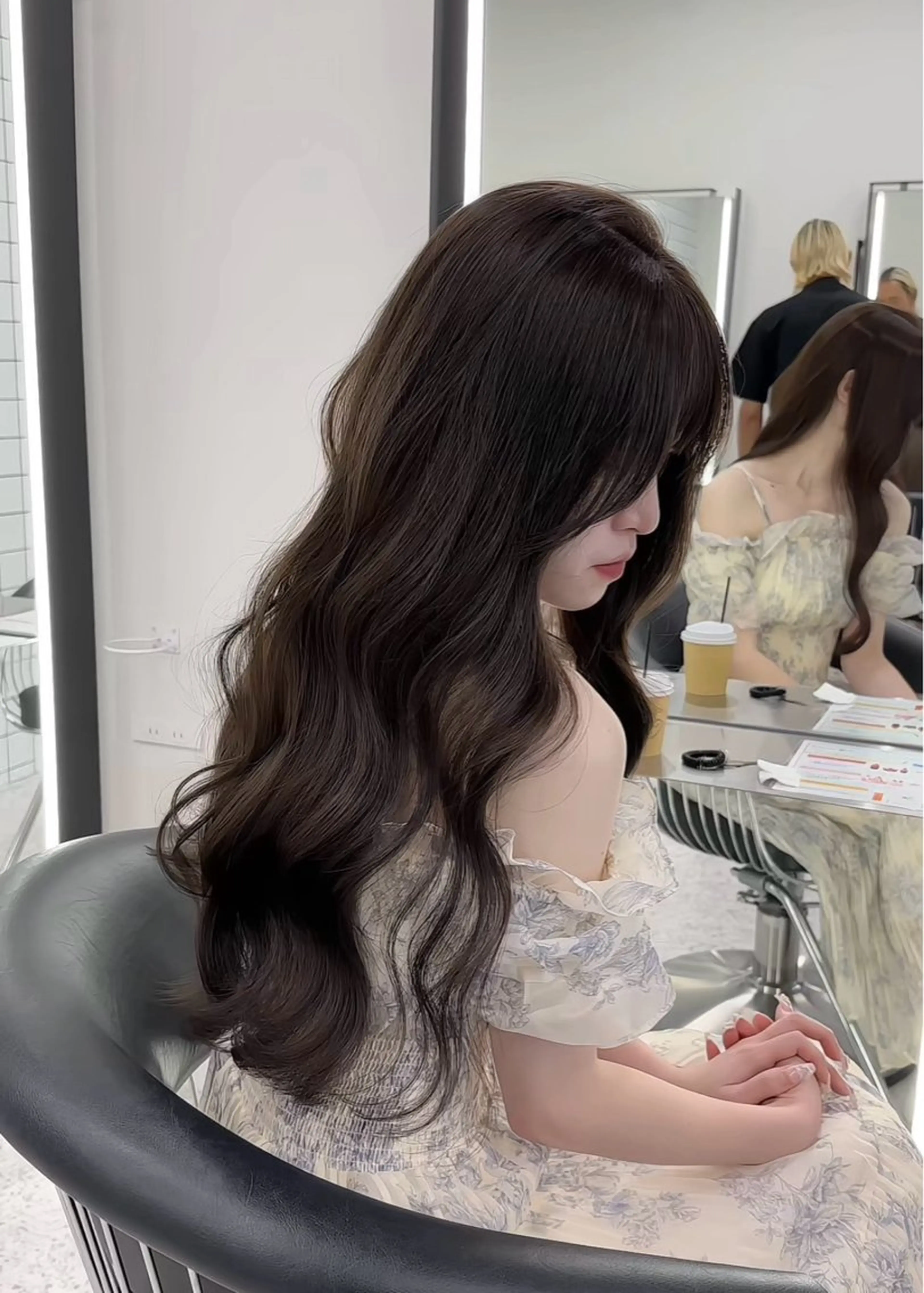 ロング ブリーチなしヘーゼル 🤎透明感カラー 唯のヘアスタイル
