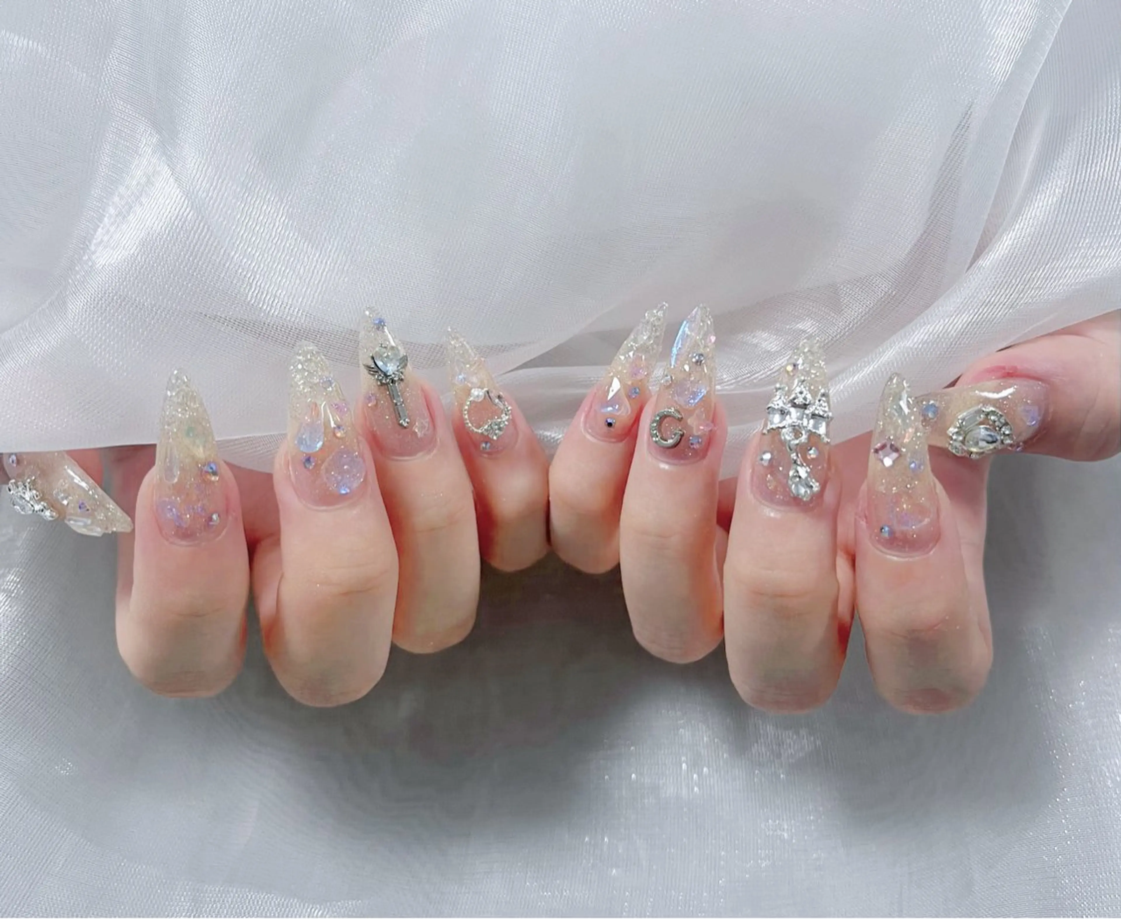 ネイル オーロラネイル クリアネイル フラッシュネイル ジェルネイル グラデーション ハンドネイル Amee Nailsalonのネイルデザイン