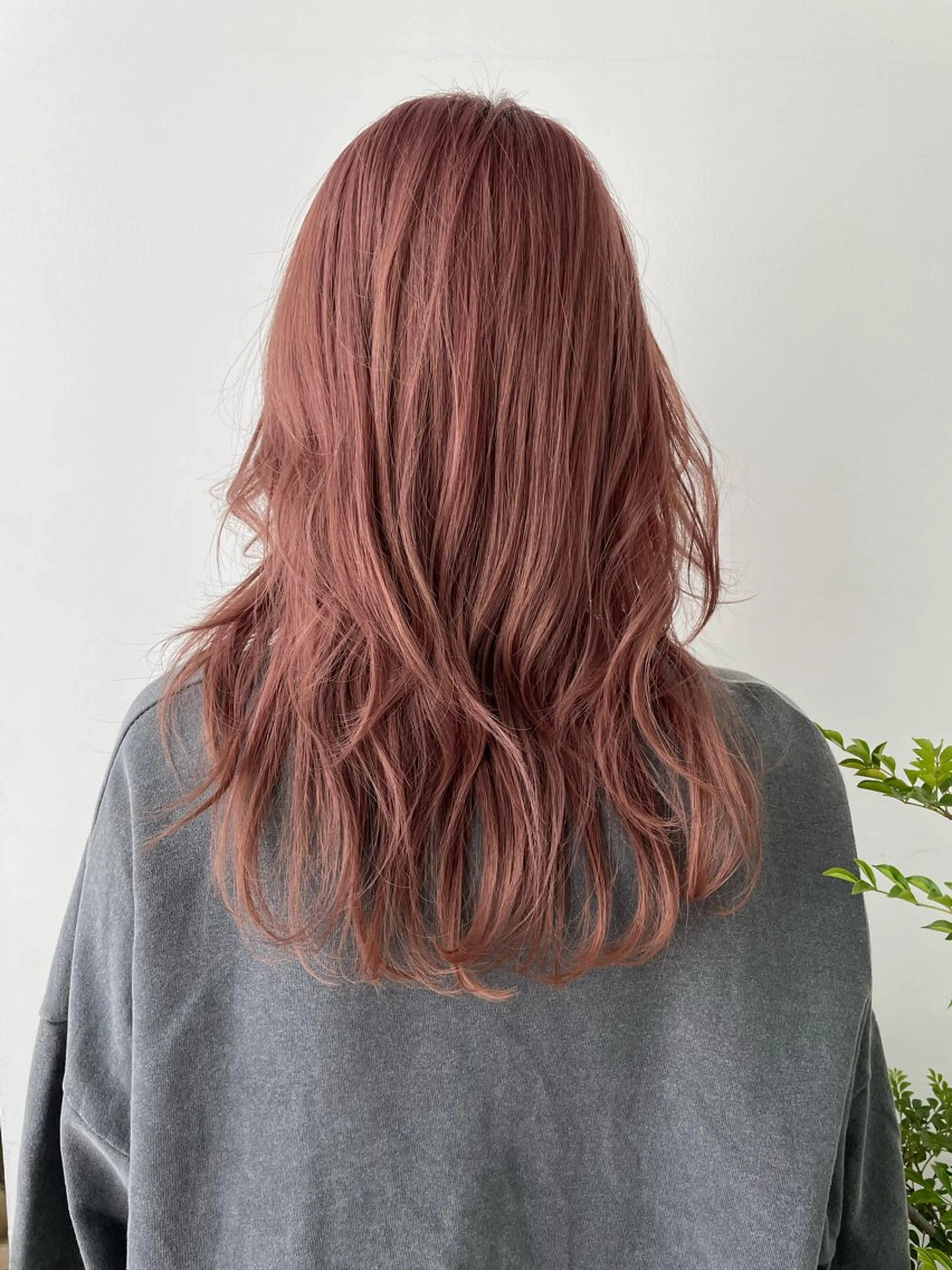 ロング カラー ベージュカラー ブリーチ ピンクカラー ピンクベージュ ヘアカラー つじしおり／ ショートヘア募集のヘアスタイル