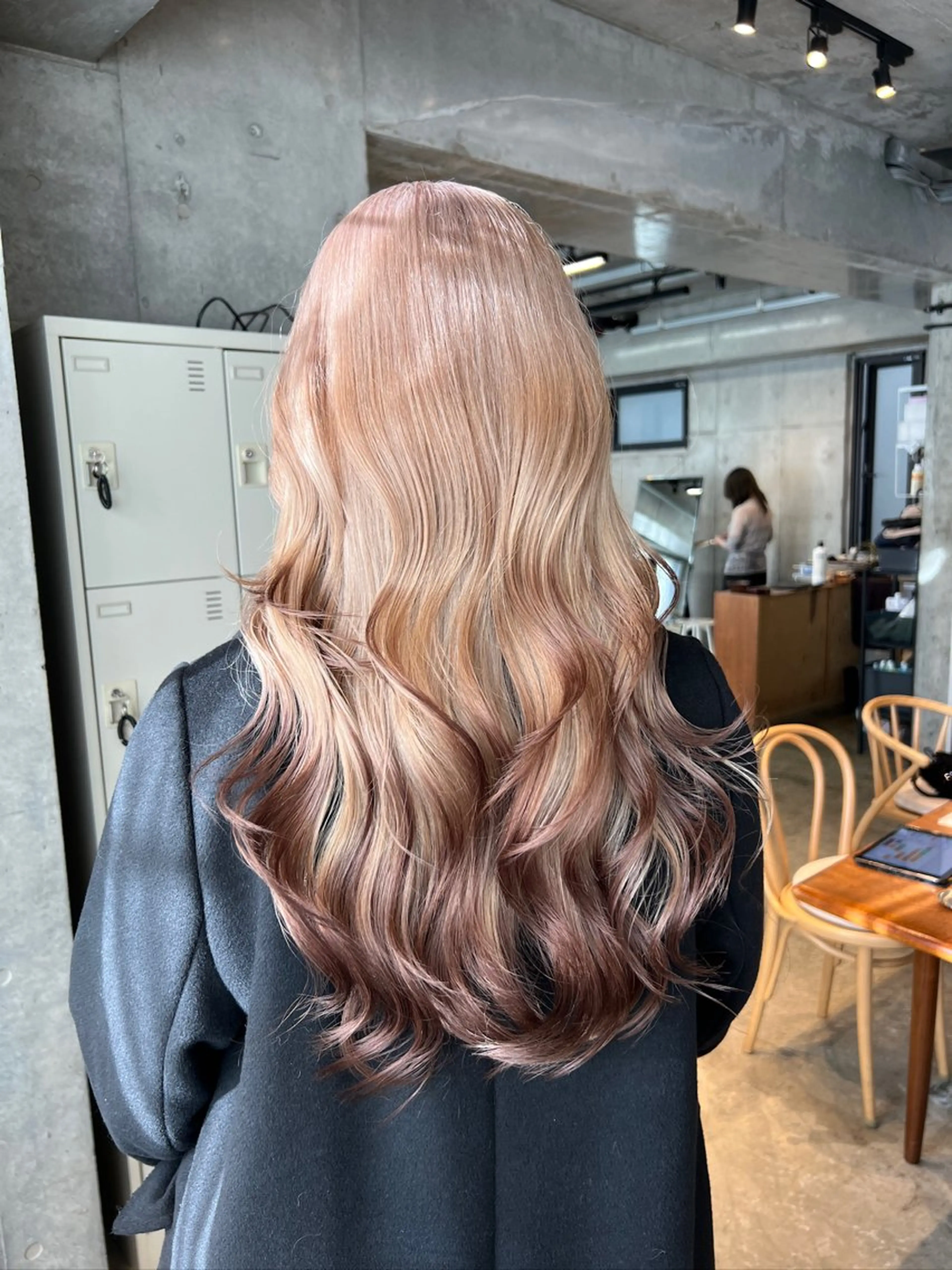 カラー ヘアカラー ウルフとハイトーン オタク美容師のユウトのヘアスタイル
