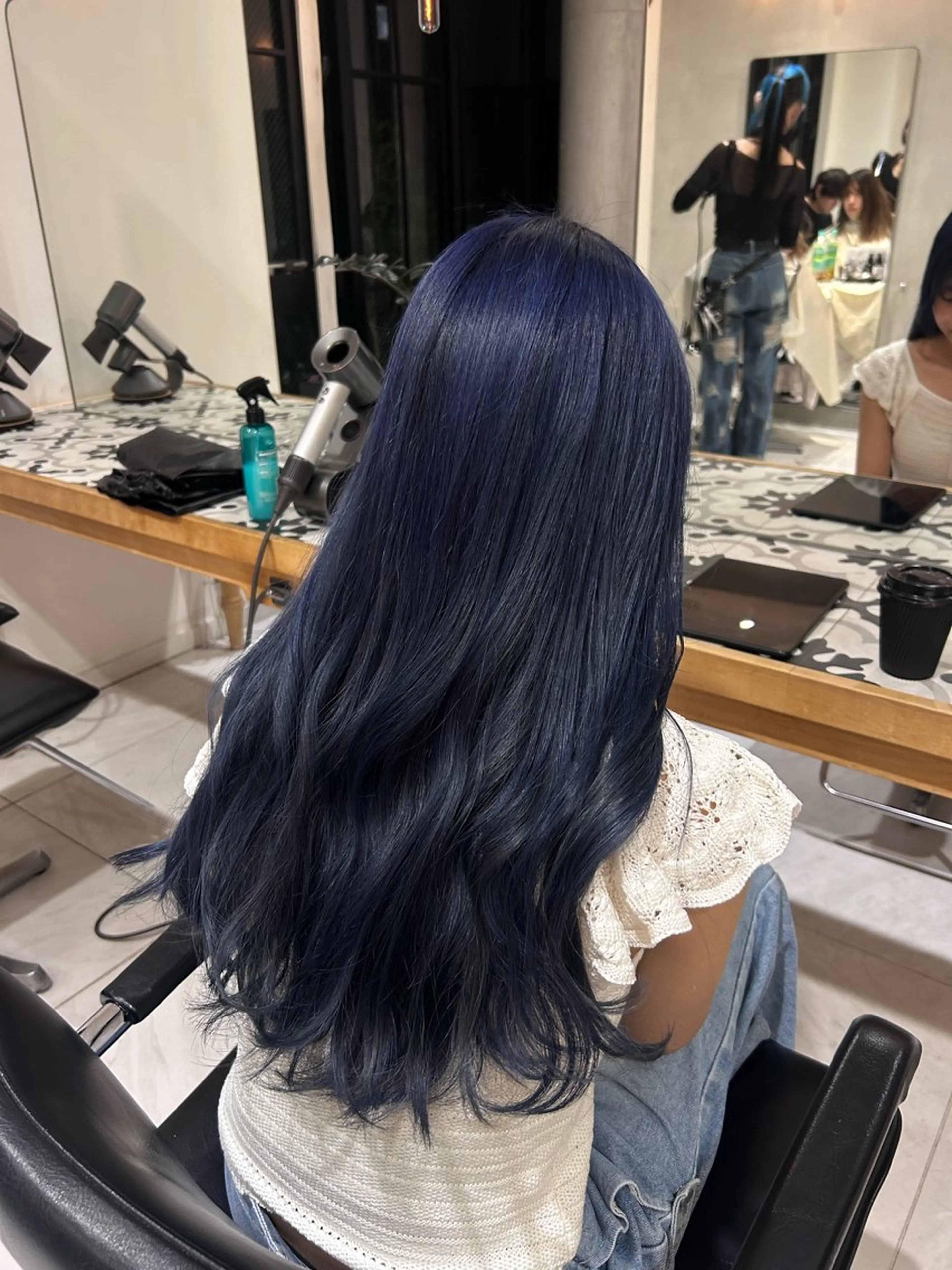 セミロング カラー ブリーチ ブルーカラー ハイトーンカラー ヘアカラー トリートメント ヘッドスパ ヘアセット 寒色/ハイトーン🪽 レイヤー/mikoのヘアスタイル