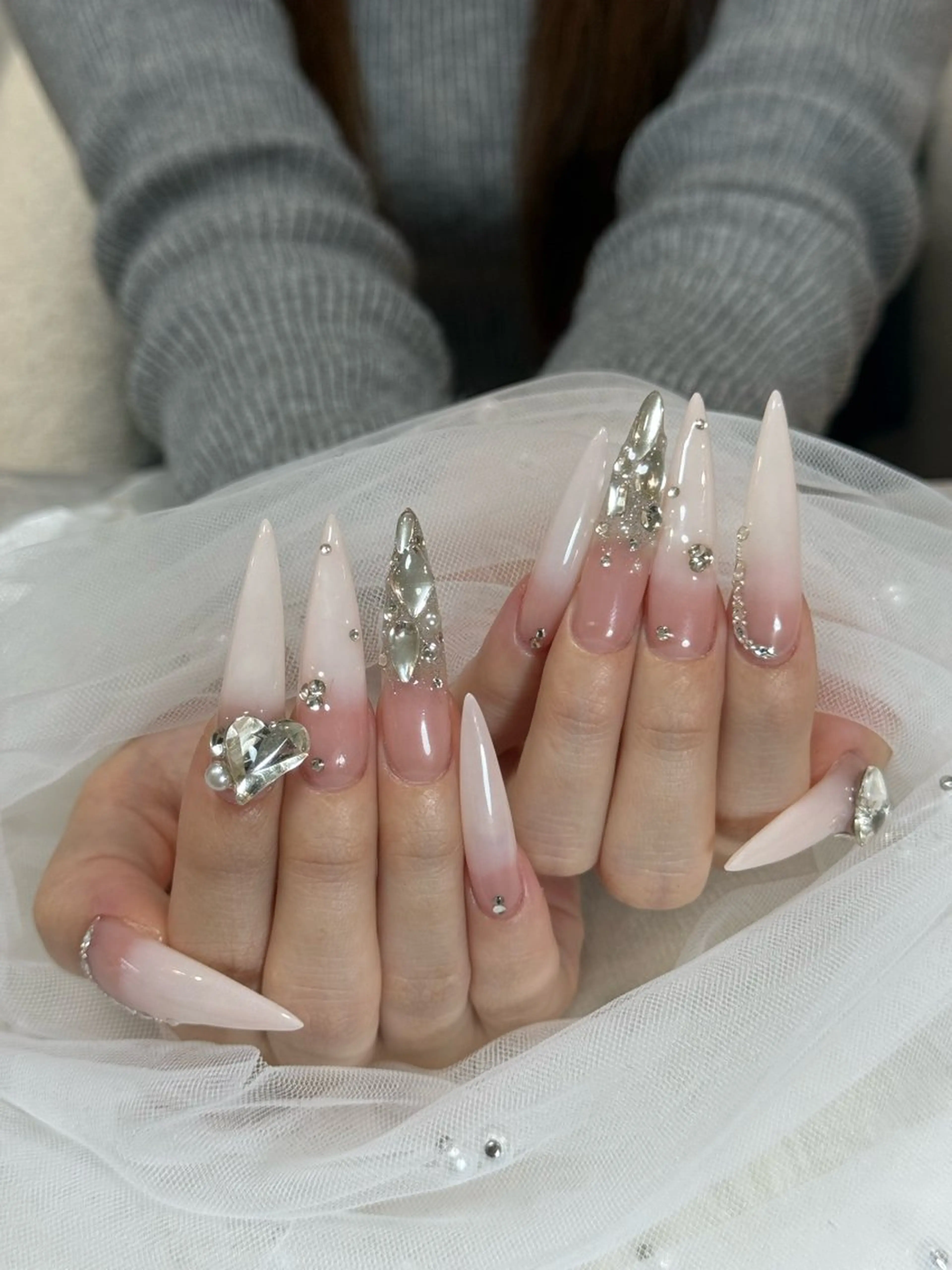 ネイル ボルドー ブラウン チークネイル ドット フットネイル ハンドネイル Julli NailStudioのネイルデザイン