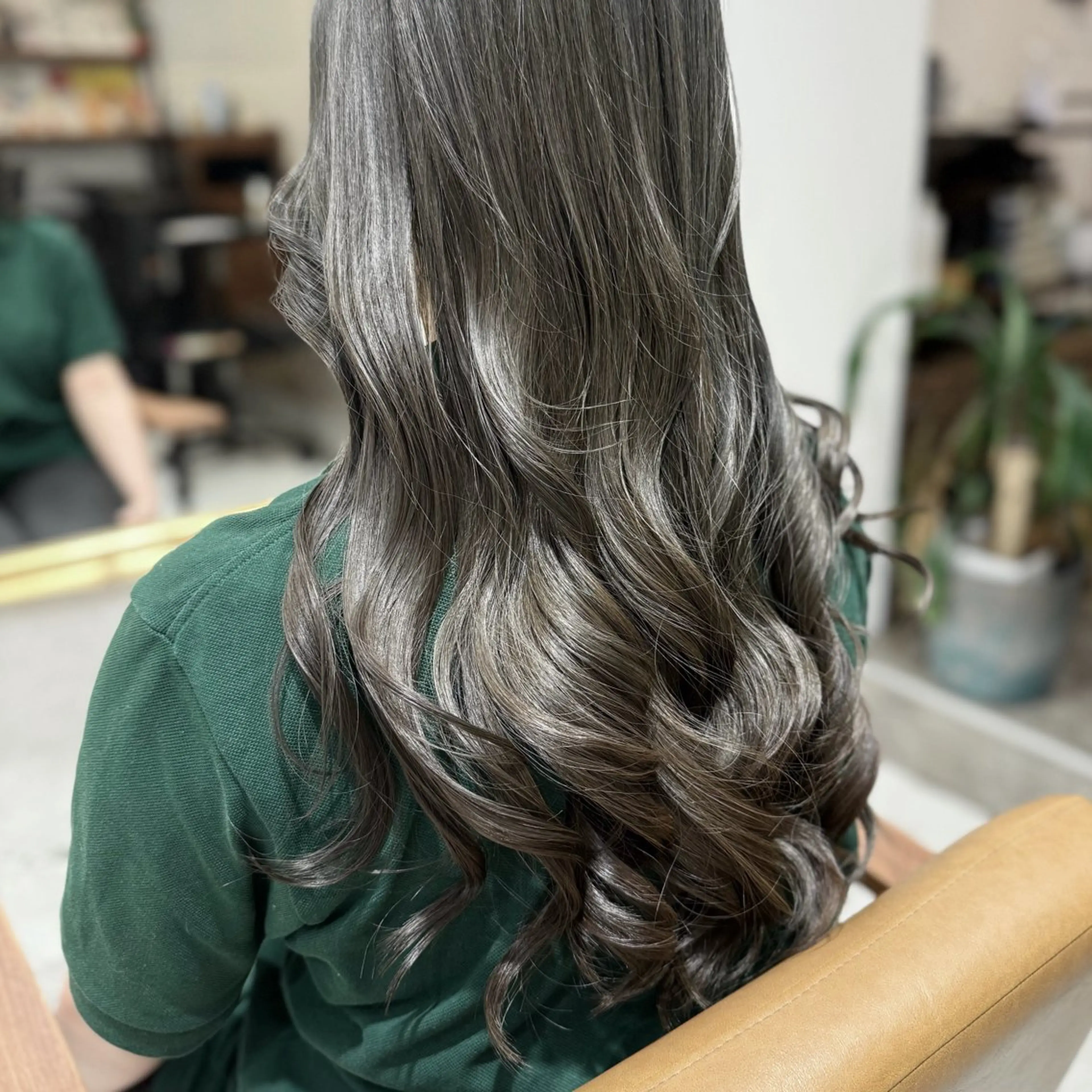 ロング ロング カット ヘアカラー トリートメント re  view MIRUのヘアスタイル