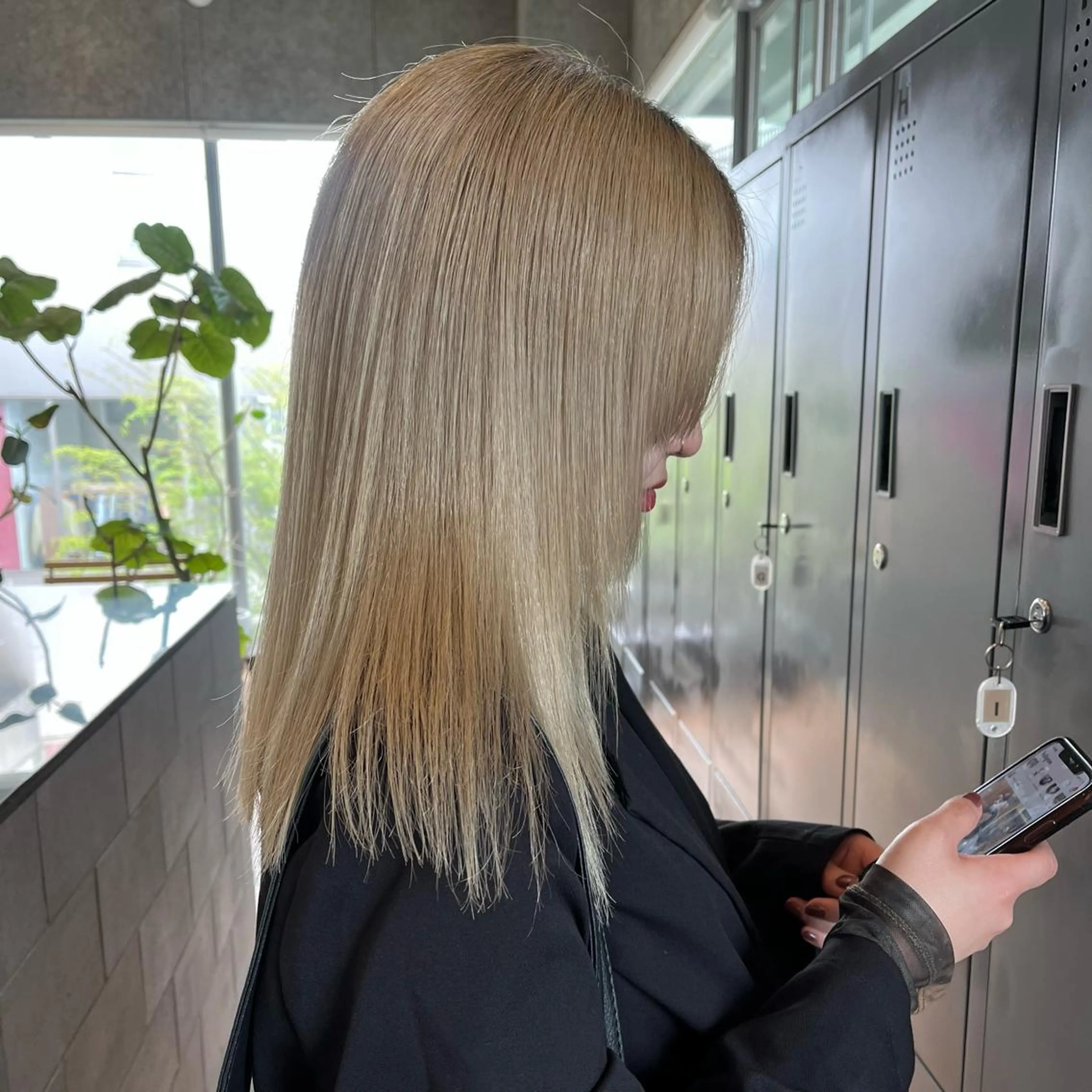 セミロング カラー ボブハイトーン🦖 デザインMAMIのヘアスタイル