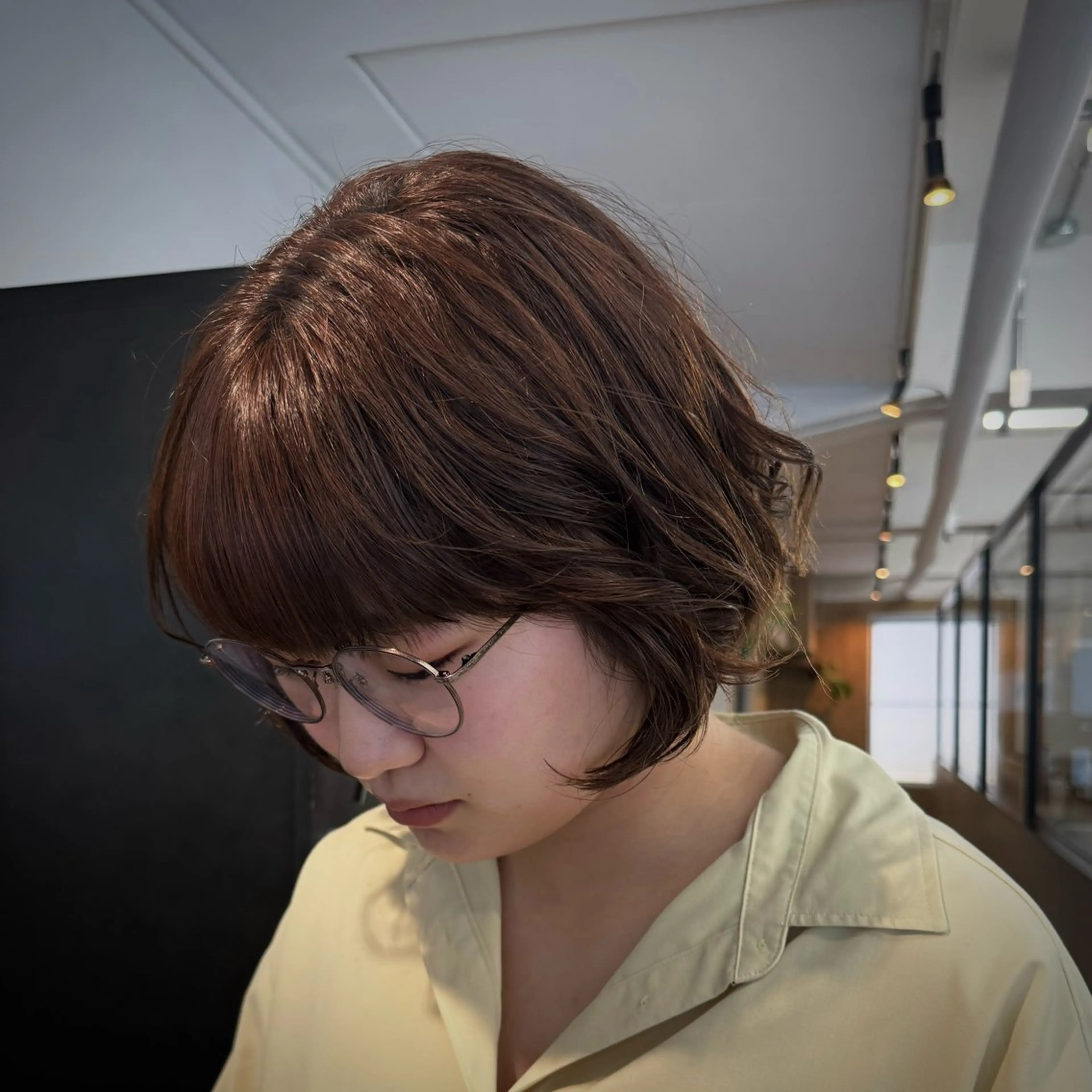 ショート パーマ INORI🐳/艶カ ラー/レイヤーカットのヘアスタイル