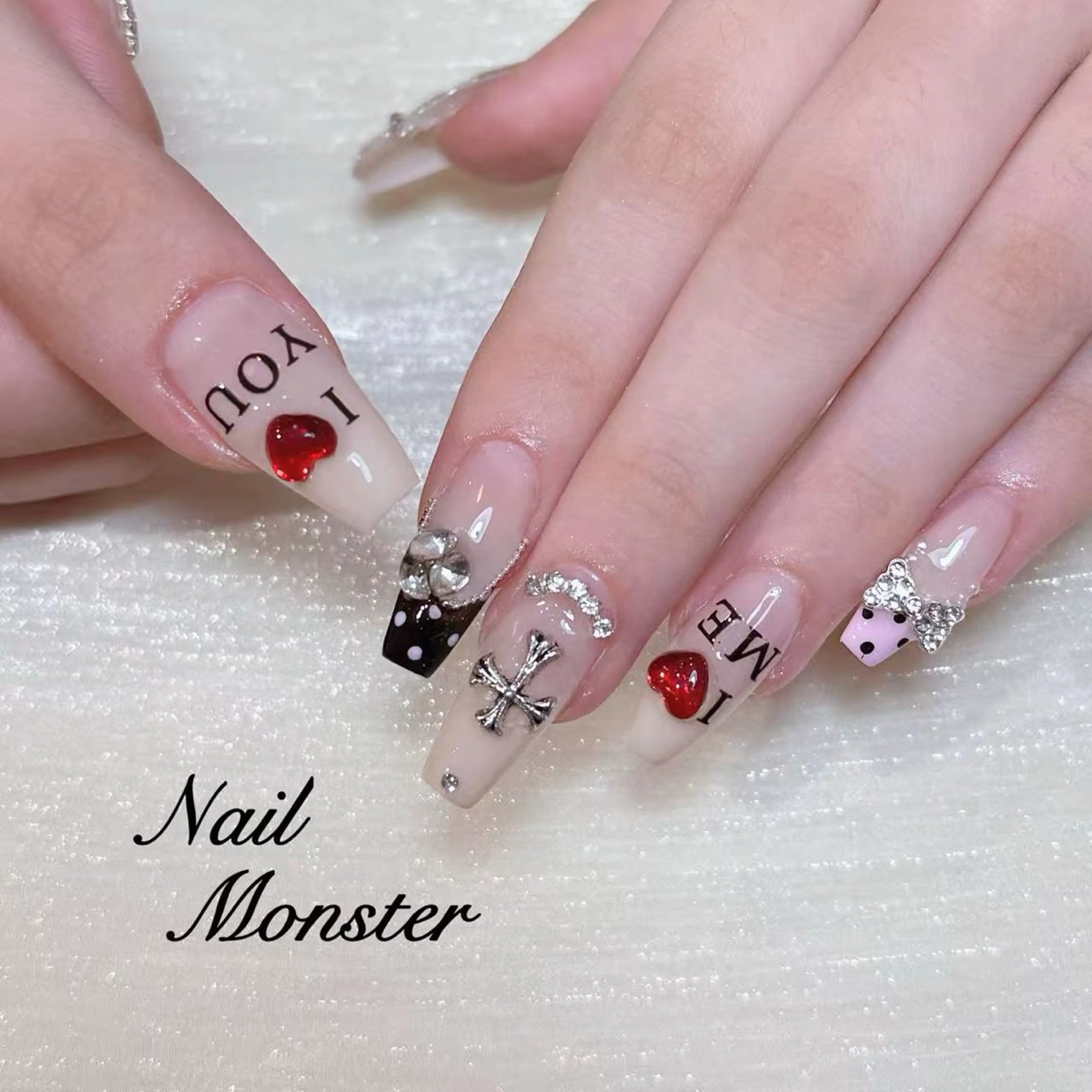 ネイル アートネイル オーロラネイル ガーリー キラキラネイル 韓国ネイル ハンドネイル ハンドケア Nail Monsterのネイルデザイン