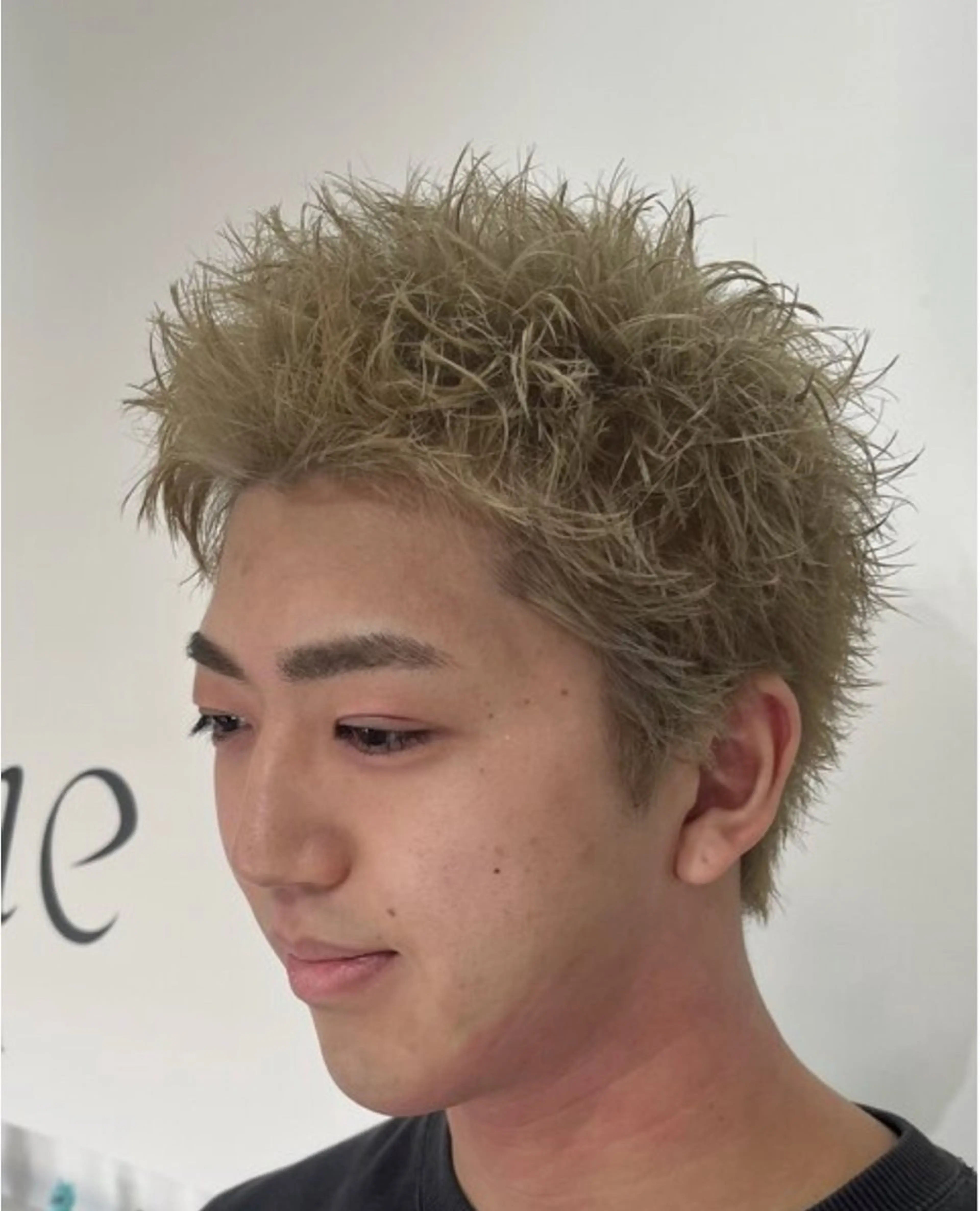 ショート カラー メンズ メンズブリーチ ブリーチ グレージュ シルバー シルバーグレージュ ヘアカラー トリートメント ✨メンズ特化✨ サーフカール🏄‍♂のヘアスタイル