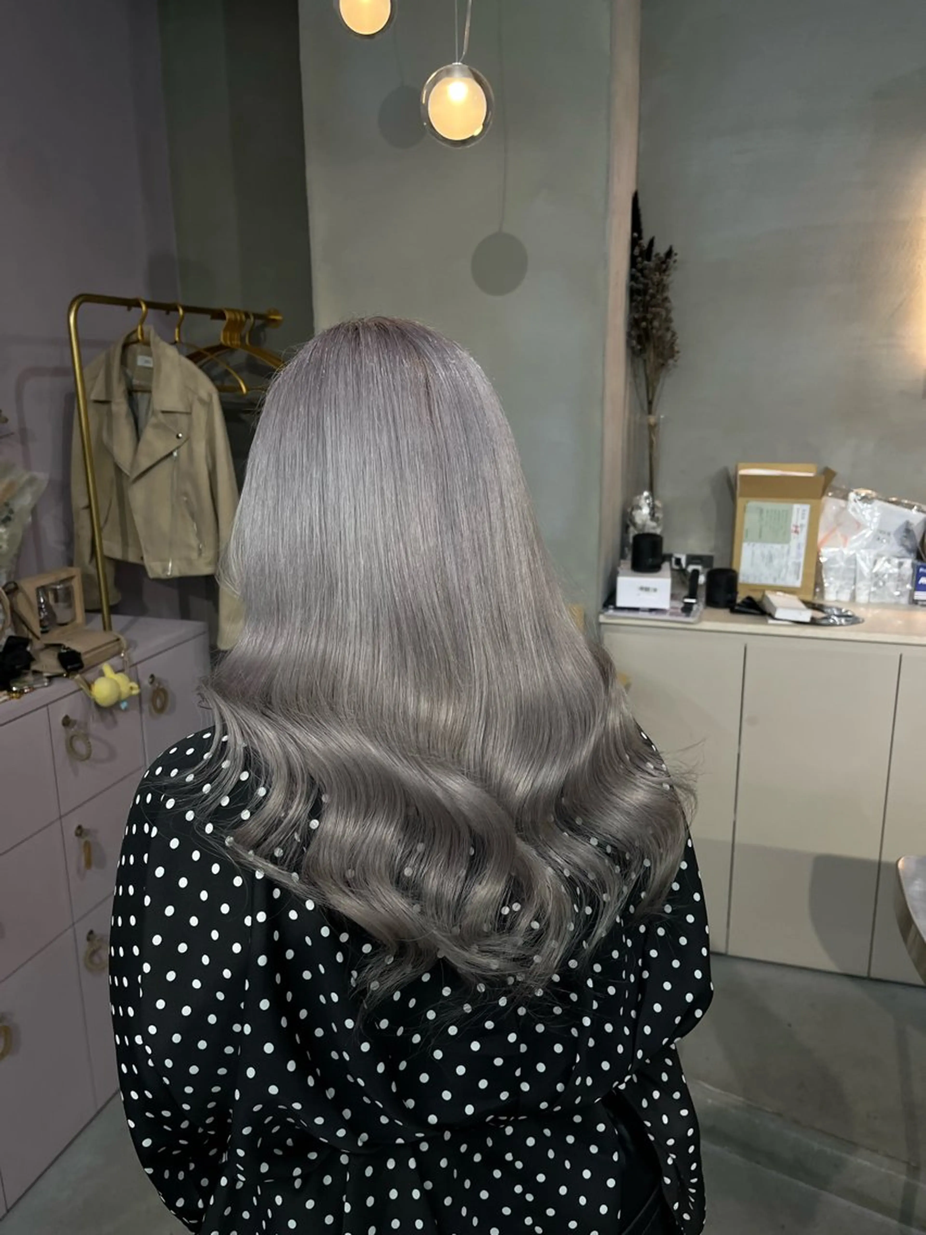 ロング カラー シルバー qulim所属・櫻井 はるなのヘアスタイル