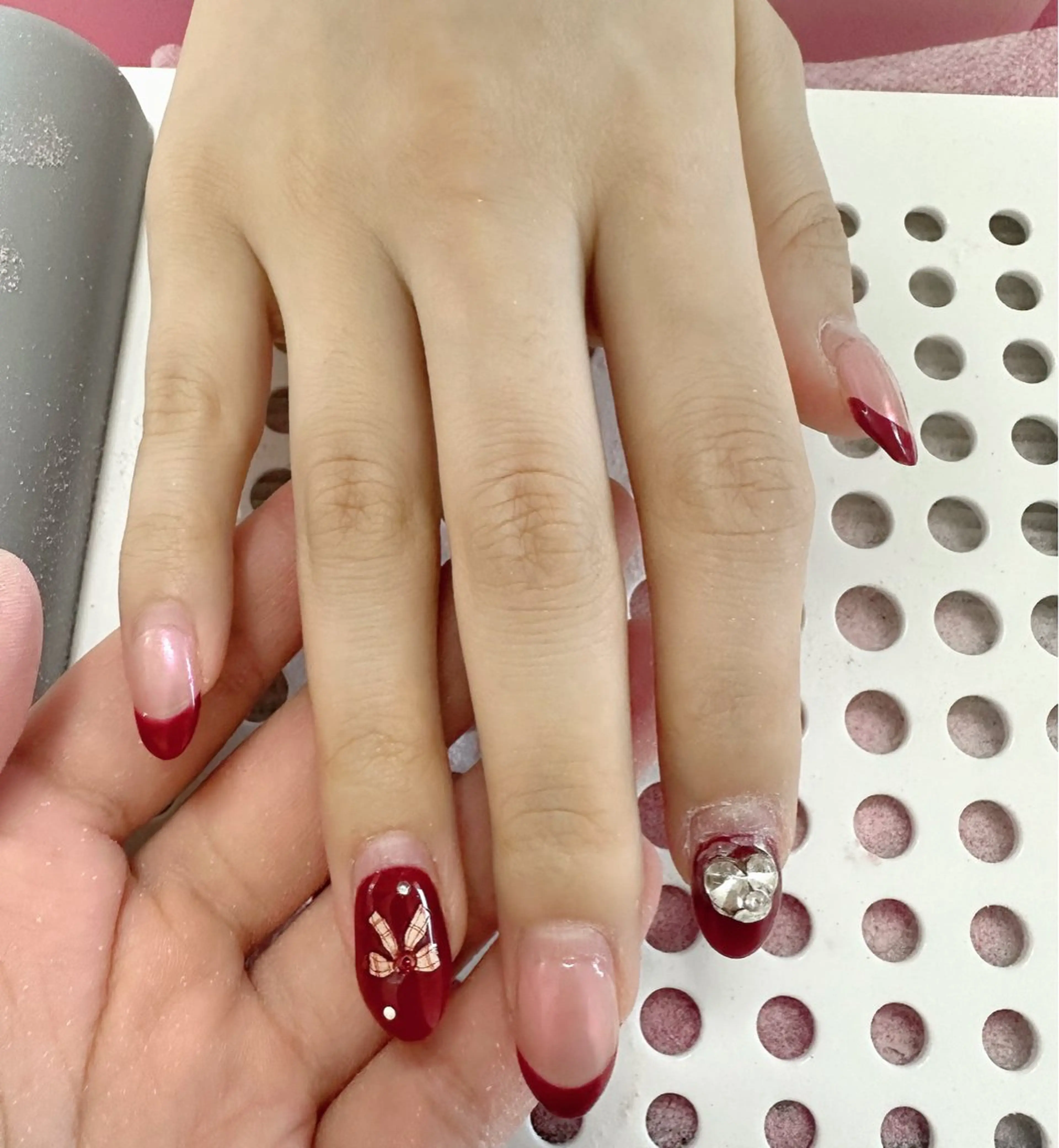 ネイル チークネイル 長さ出し フレンチネイル ジェルネイル ガラスフレンチ ハンドネイル kao nail マグネット/長さだしのネイルデザイン