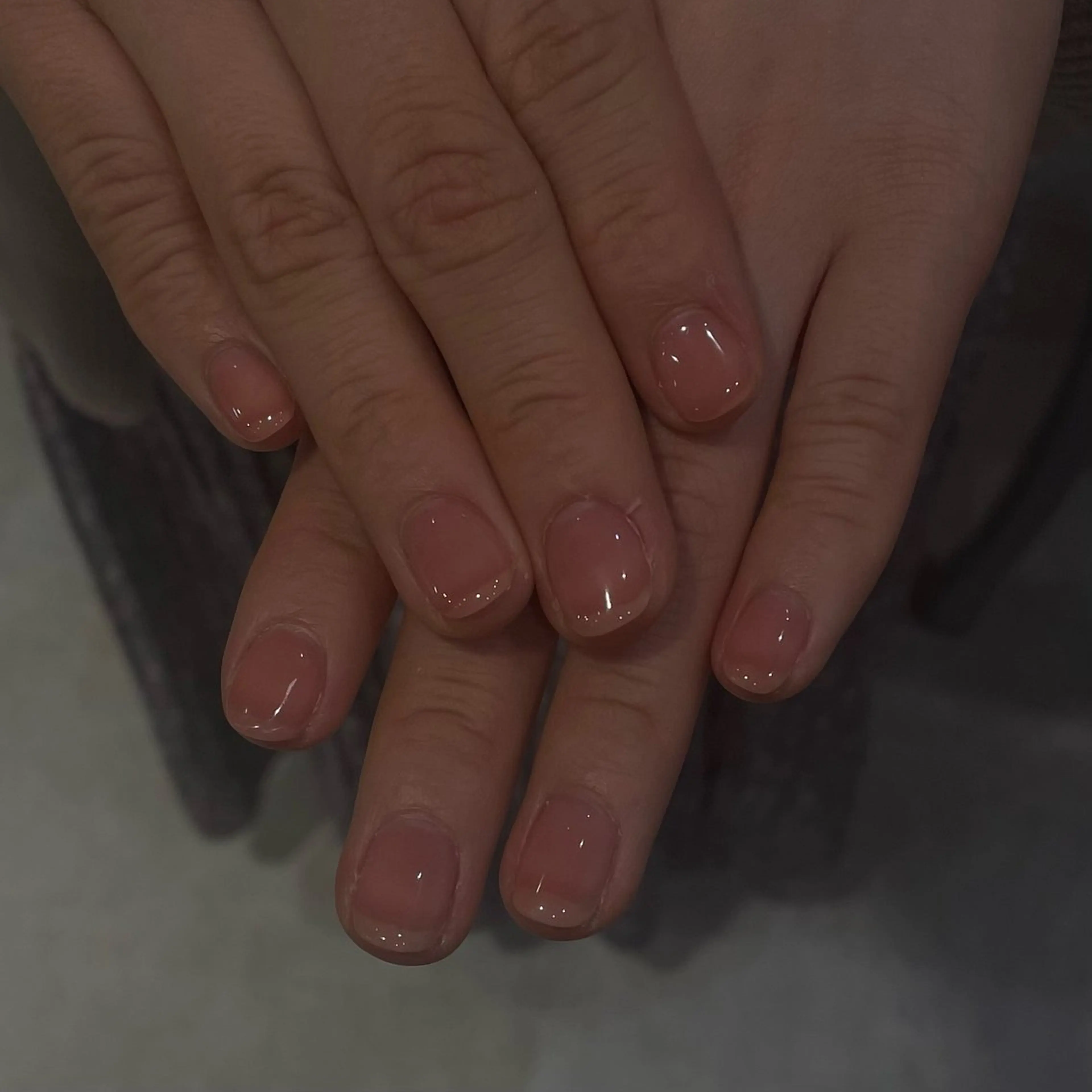 ネイル 氷ネイル・うるうるネイル オフィスネイル ハンドネイル 𝑟𝑖𝑠𝑎 🕯🤍のネイルデザイン