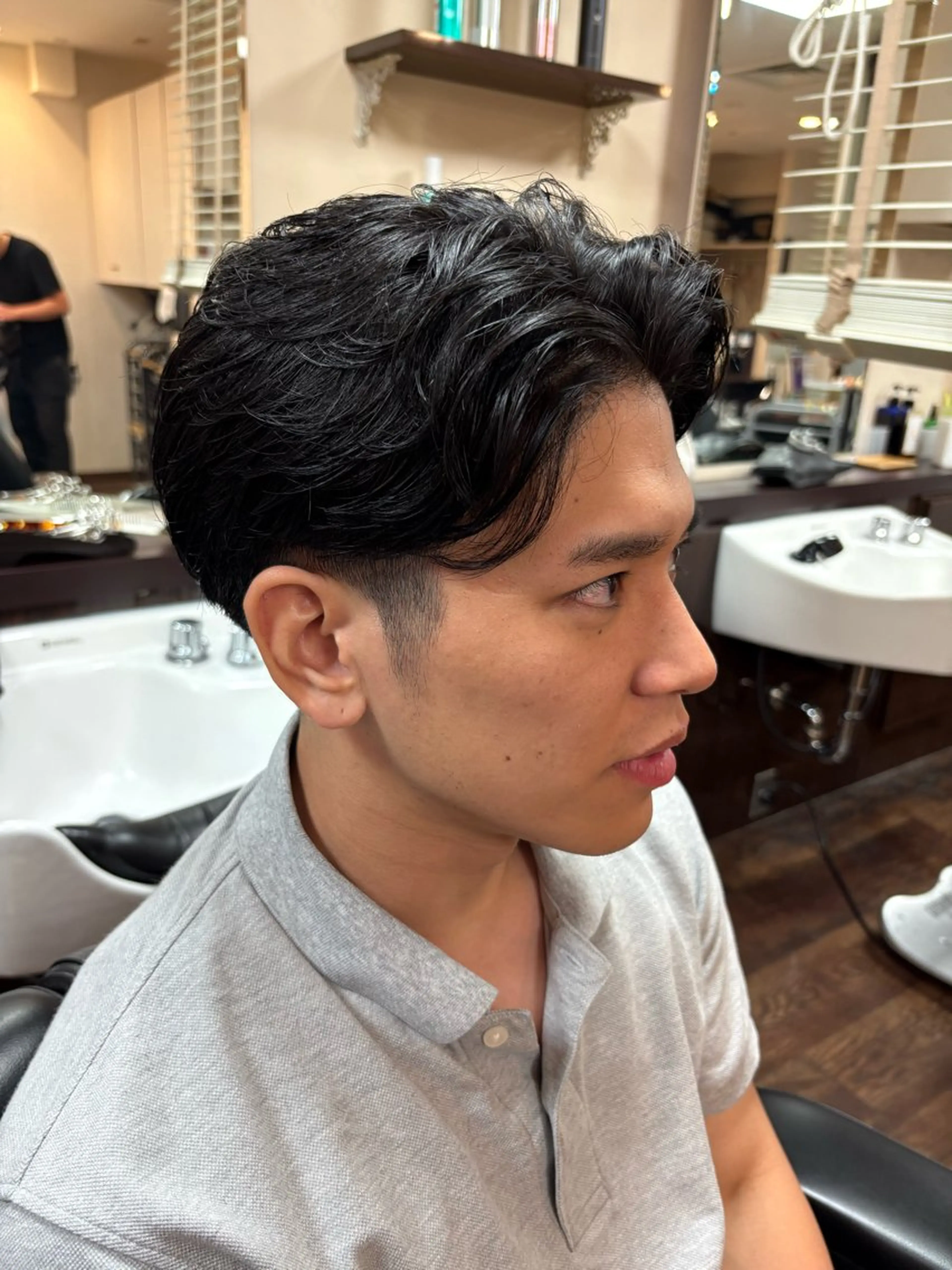 ミディアム メンズ ミディアムパーマ メンズパーマ ツーブロック 吉田 秀斗のヘアスタイル