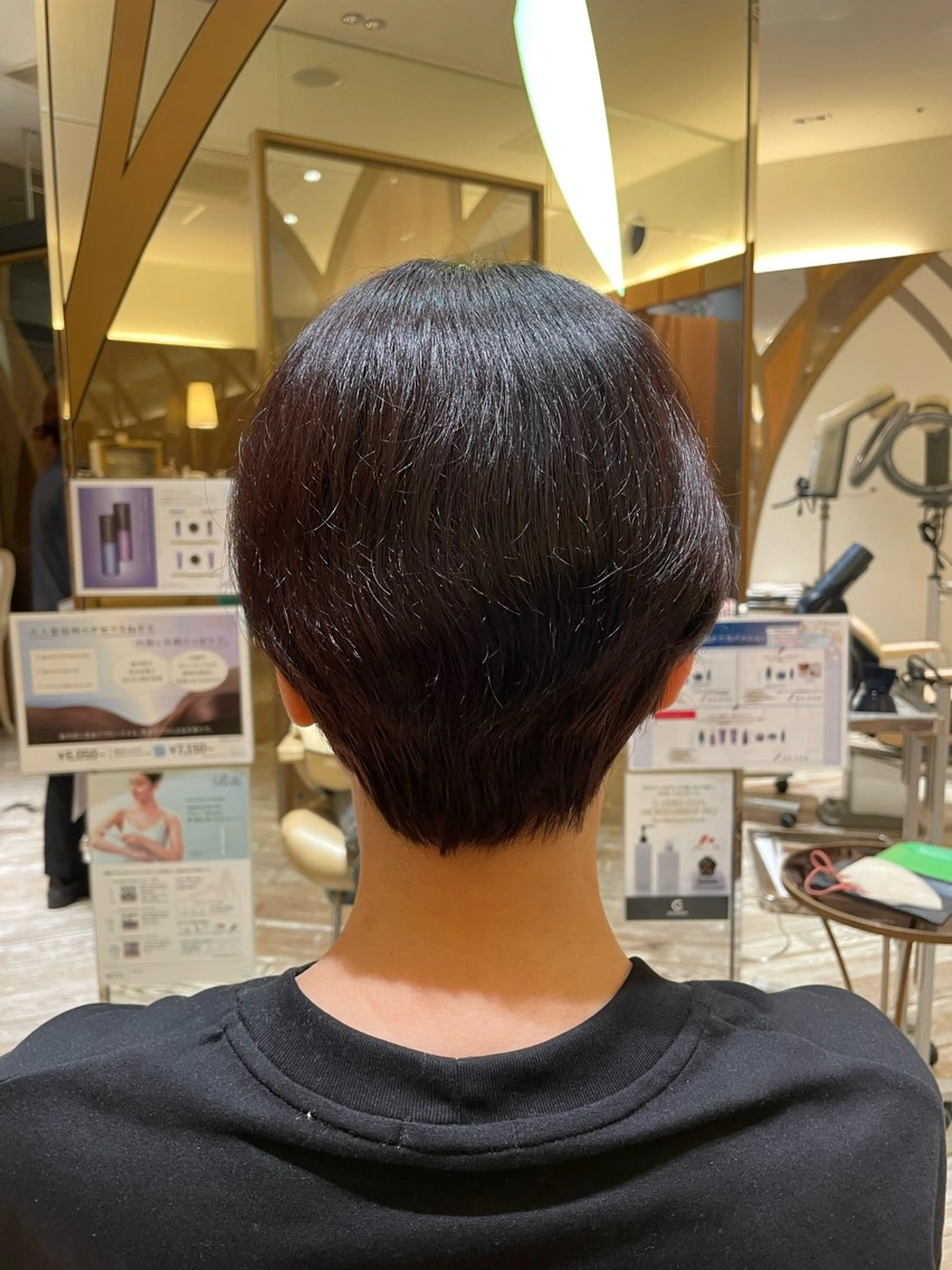 ショート 本田 菜都のヘアスタイル