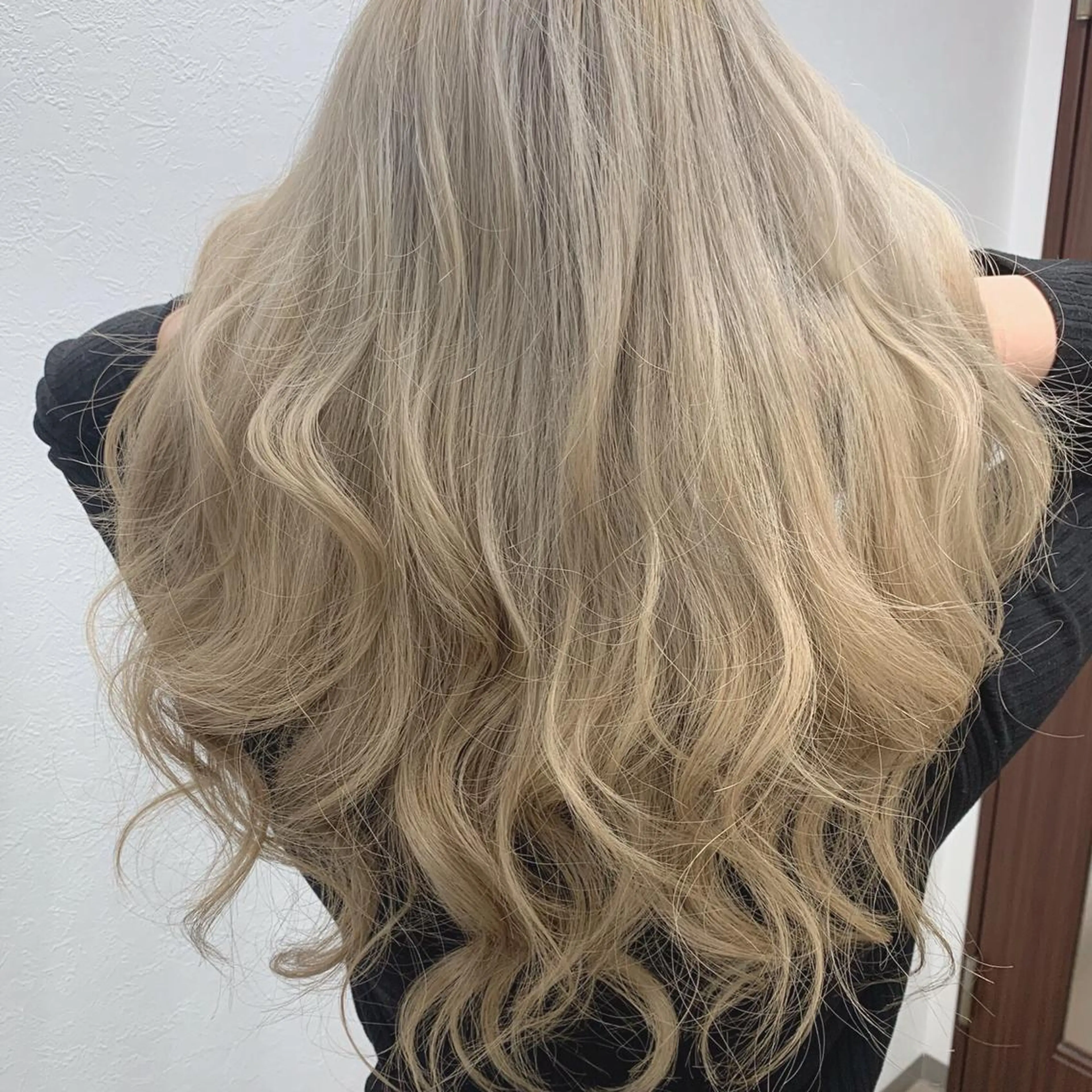 ロング カラー ブリーチ ダブルカラー ヤナ マネージャーのヘアスタイル
