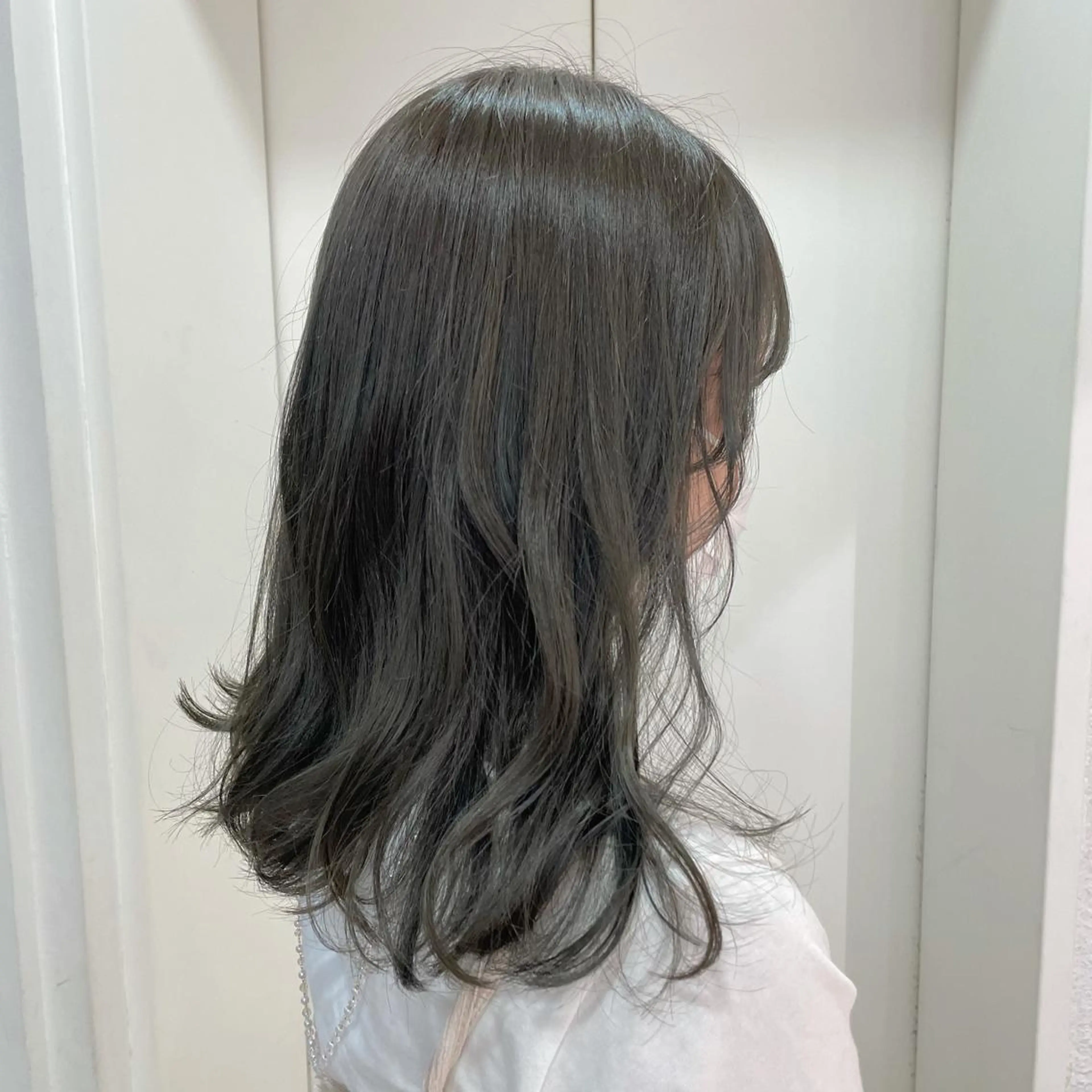 ミディアム カラー TRENCH　相澤 果歩のヘアスタイル