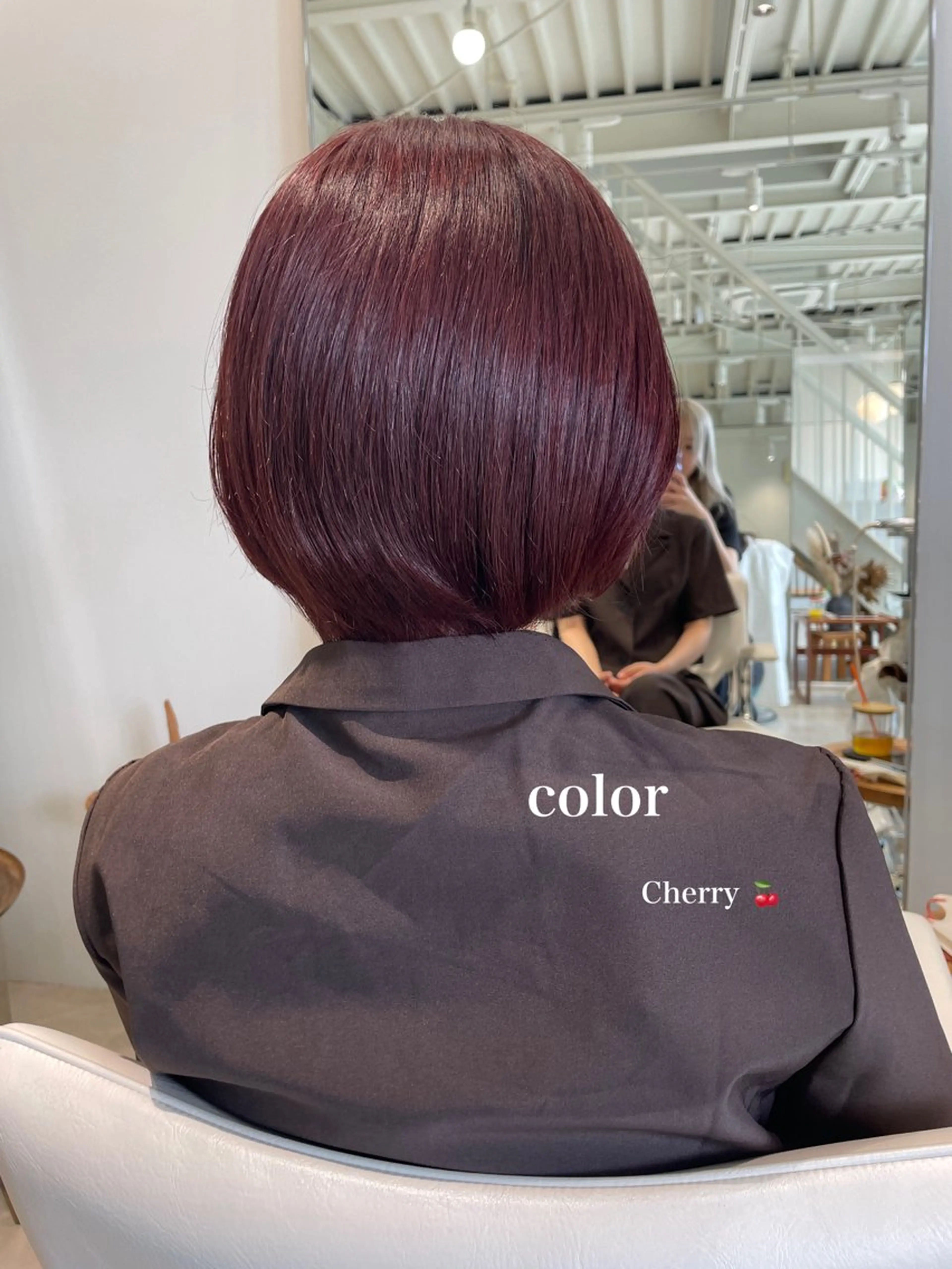 ショート カラー ブリーチ 縮毛矯正 峯崎 葵のヘアスタイル