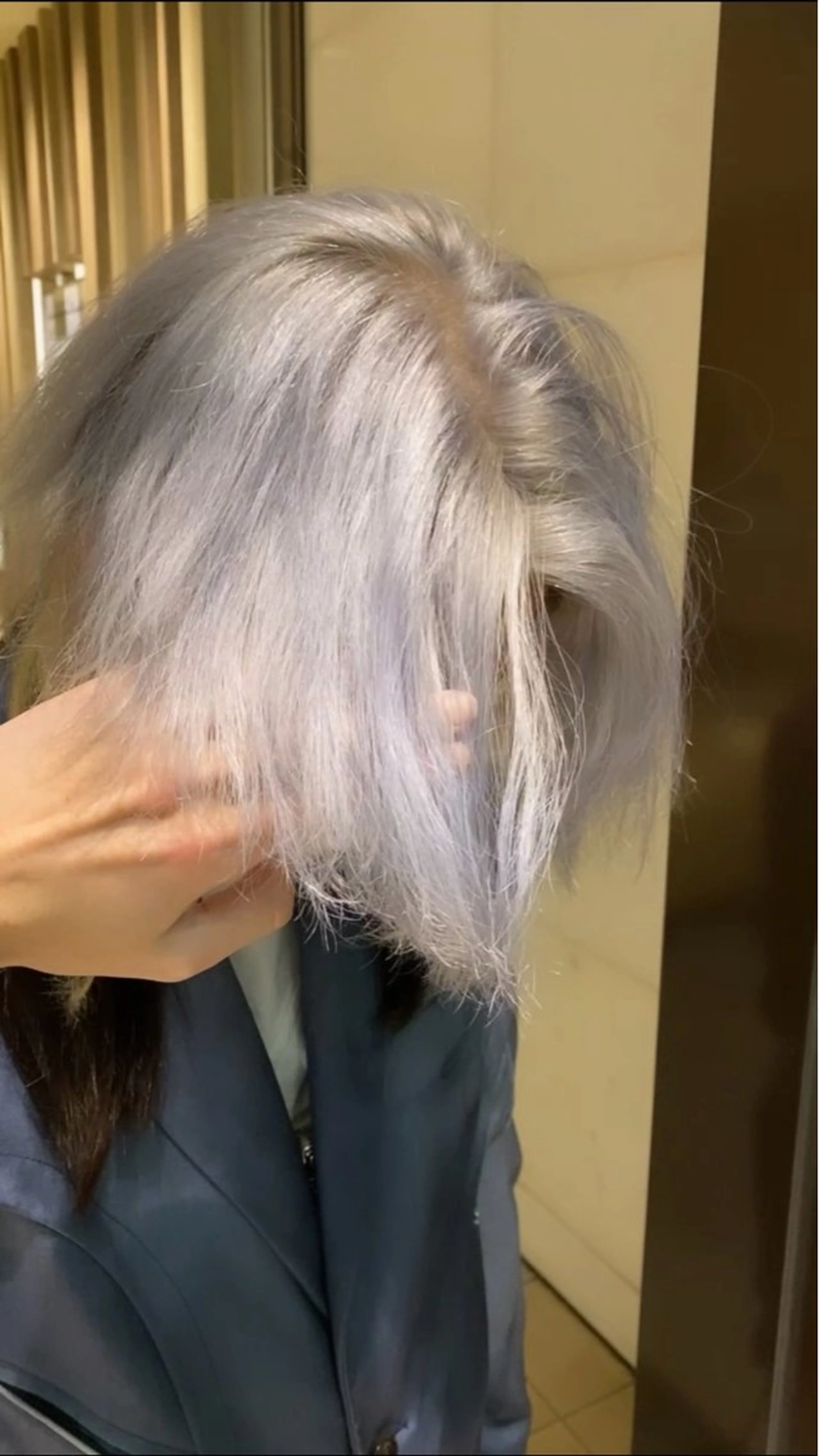 カラー シルバー 乾かしただけで艶髪✨ 縮毛矯正天王寺はやとのヘアスタイル