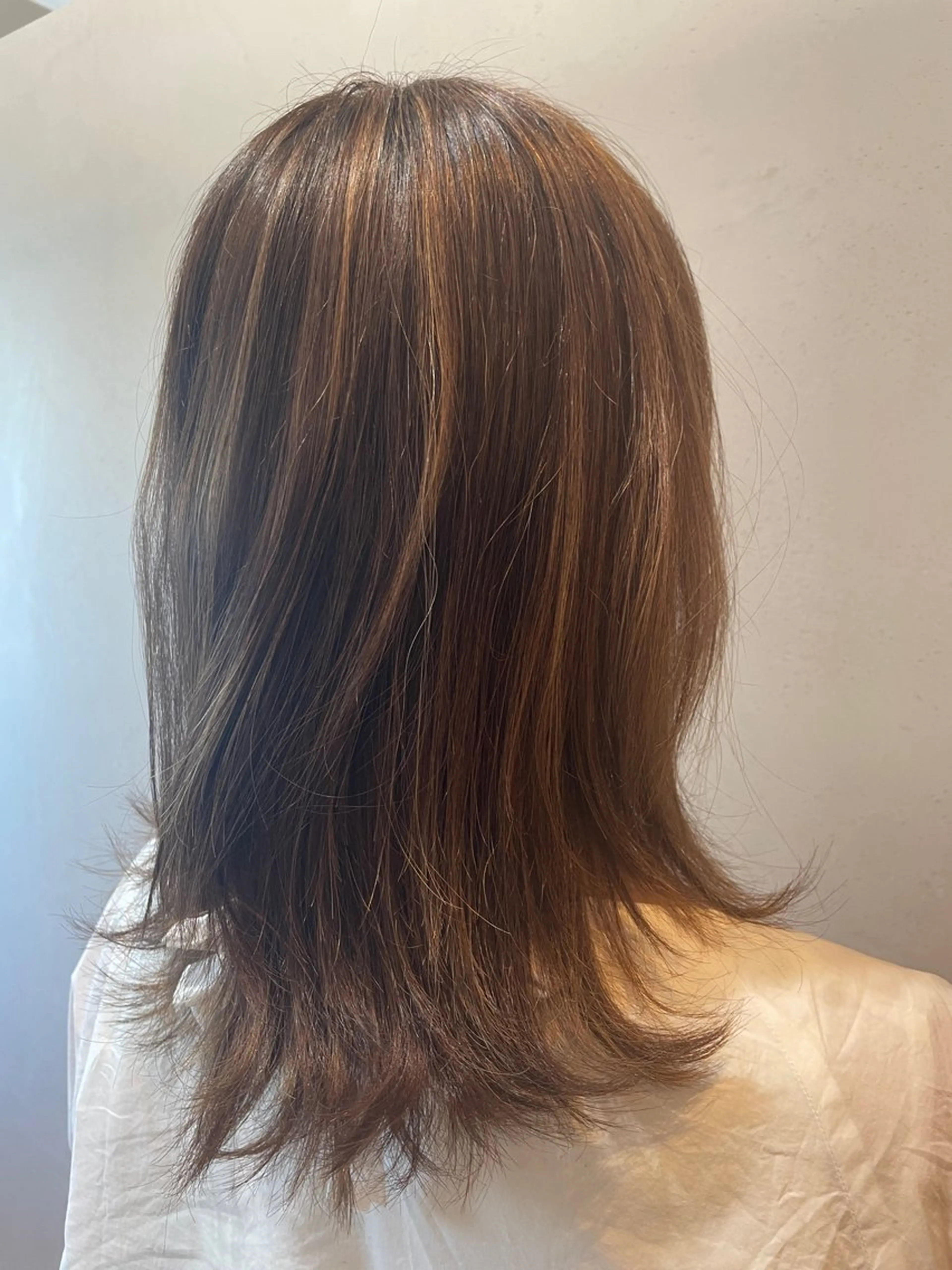 セミロング カラー アッシュ ベージュカラー ブリーチ ハイライトカラー ハイライト classic新横浜所属・classic 新横浜satomiのヘアスタイル
