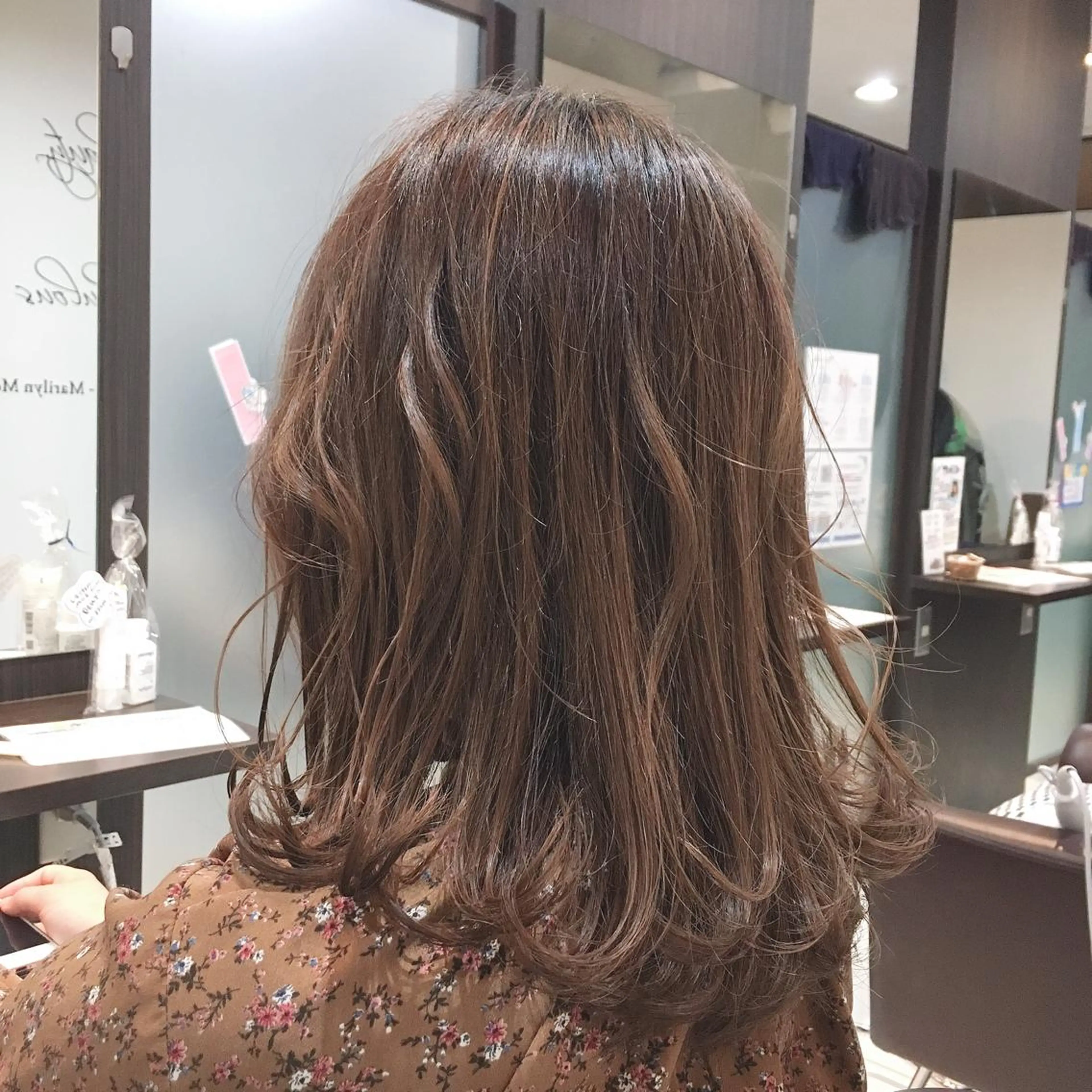 セミロング 外ハネヘア 大石 祐那のヘアスタイル