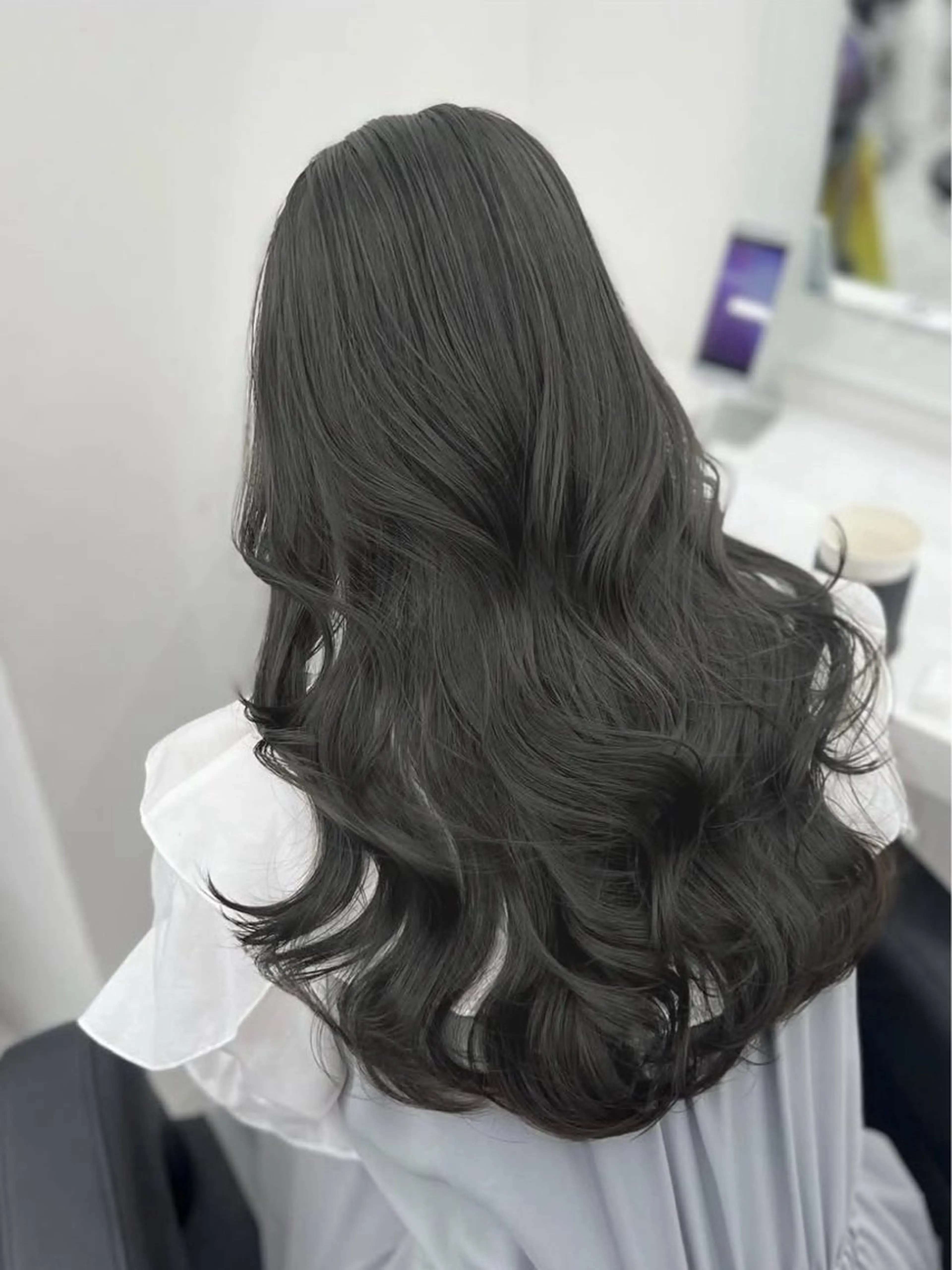ロング カラー グレージュ ヘアカラー トリートメント ヘッドスパ 透明感ブリーチなし♡ 赤み消しNO.1渡邉のヘアスタイル