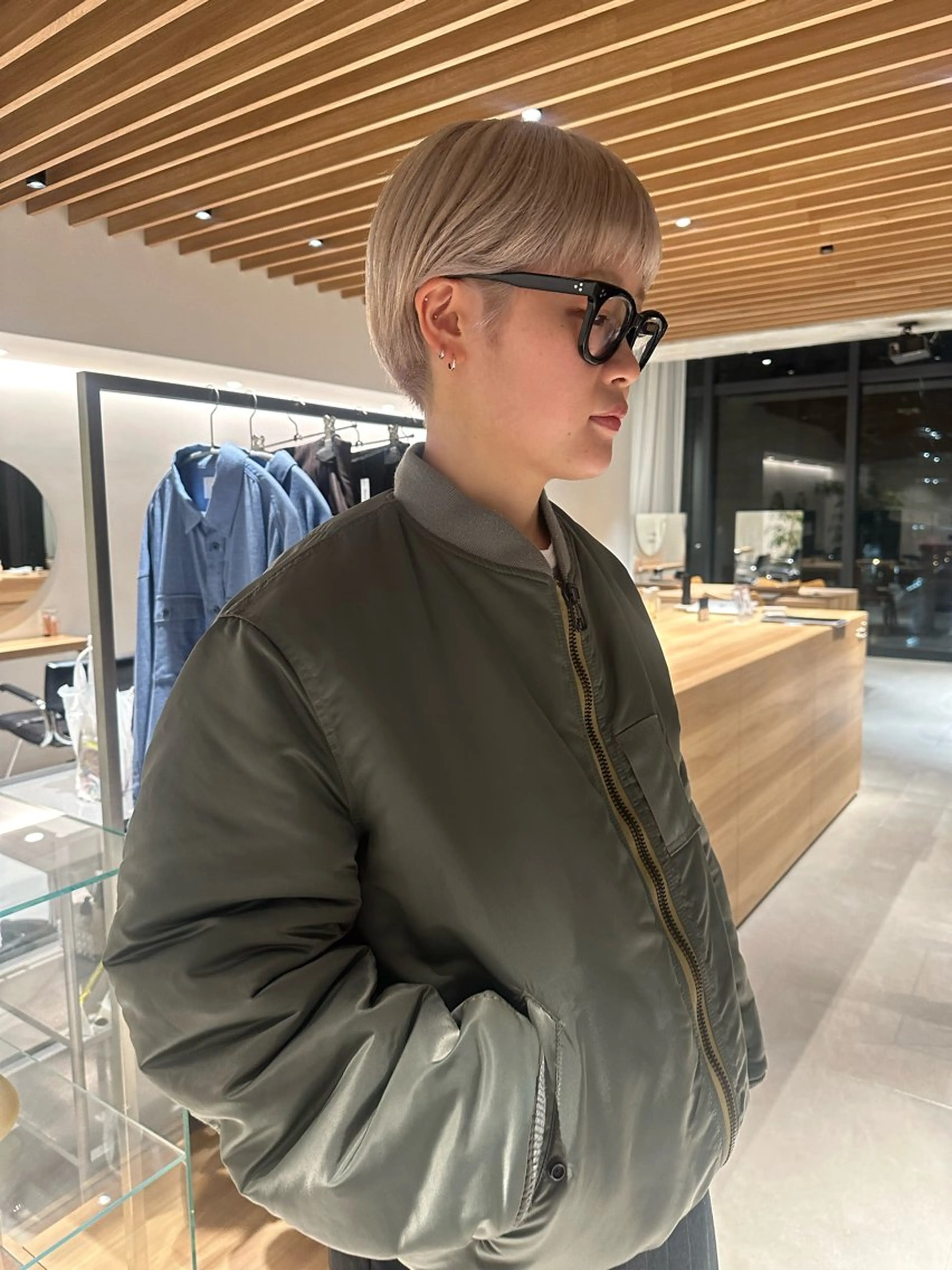 ショート ヘアカラー 井上 翠月のヘアスタイル