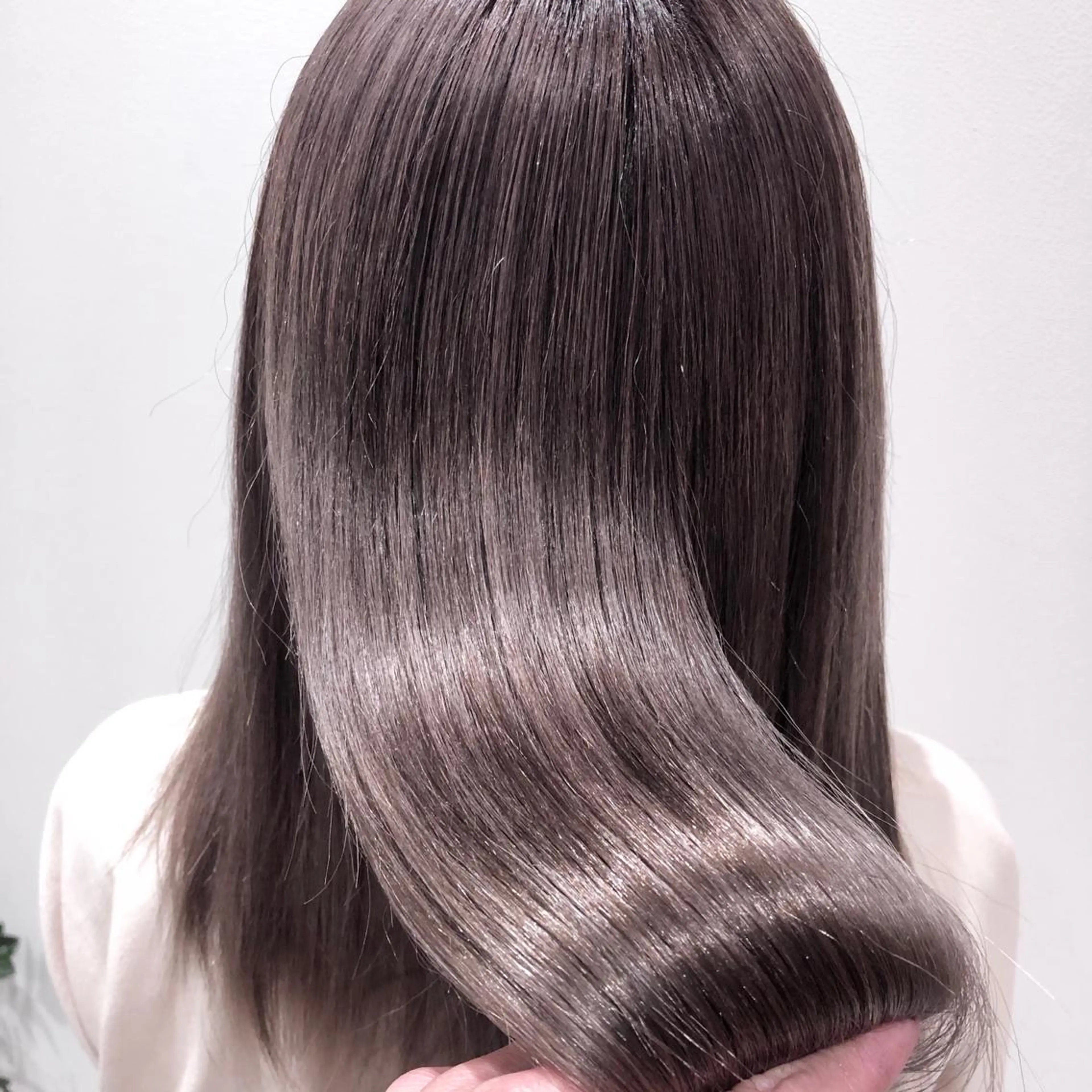 セミロング カラー ブリーチ シルバー ヘアカラー トリートメント RUBEUS【ルベウス】所属・✨艶々カラー🎨 杉本賢人のヘアスタイル