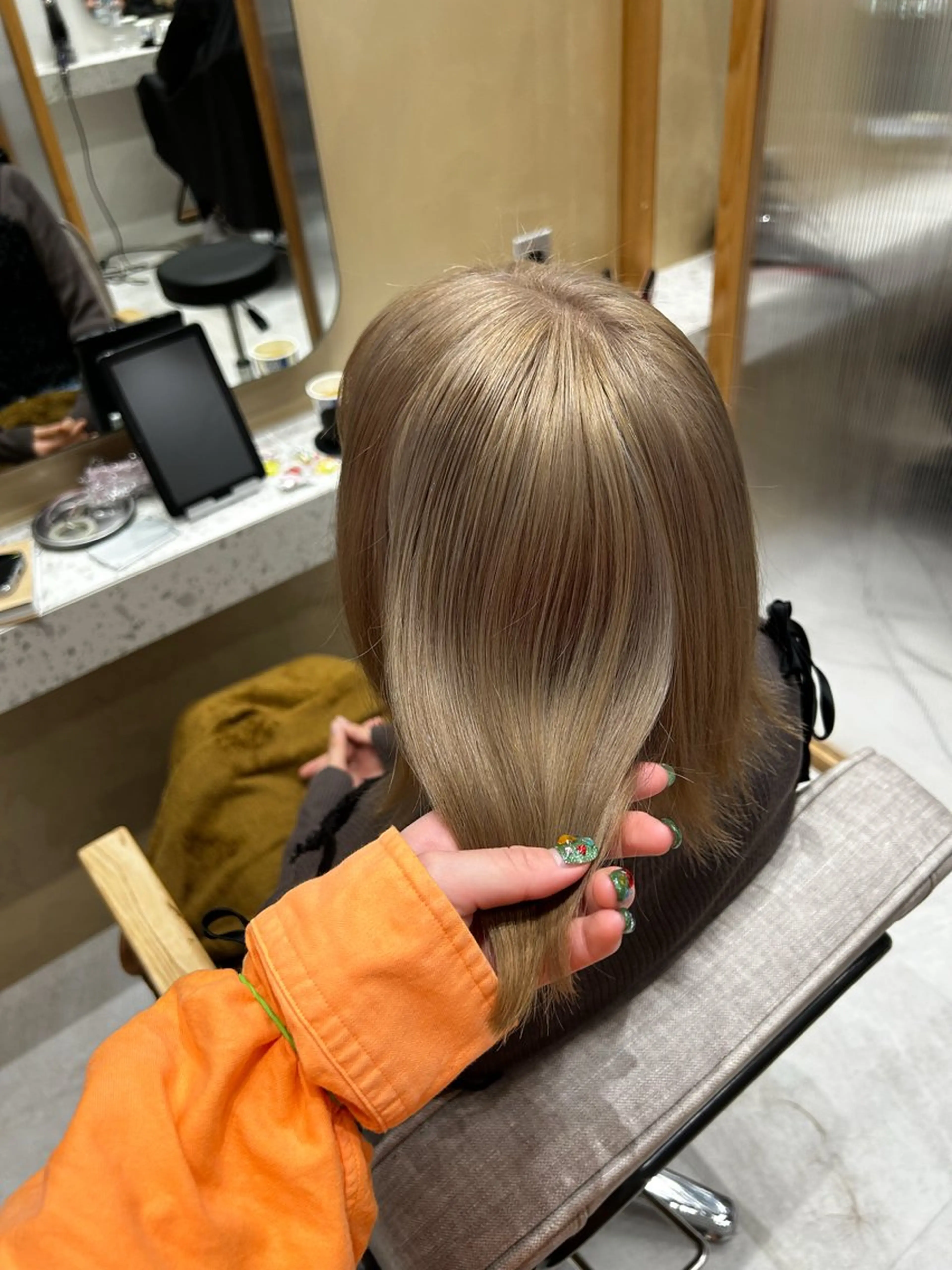 ショート カラー ベージュカラー ブリーチ ミルクティーベージュ カット ヘアカラー メンズ特化美容師👾 チカのヘアスタイル
