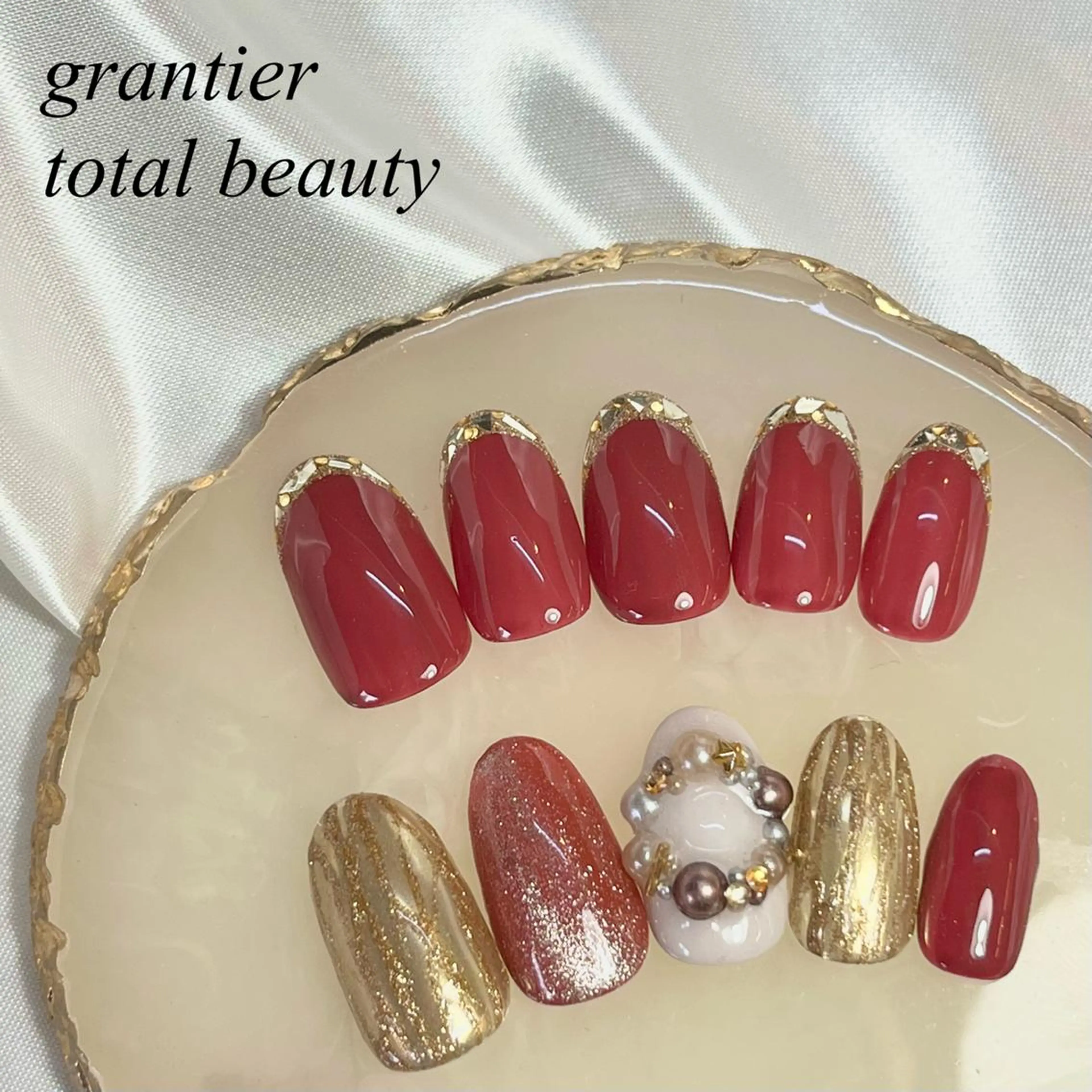 ネイル フレンチネイル ガラスフレンチ ゴールド 冬ネイル クリスマス ハンドネイル grantier beautyのネイルデザイン