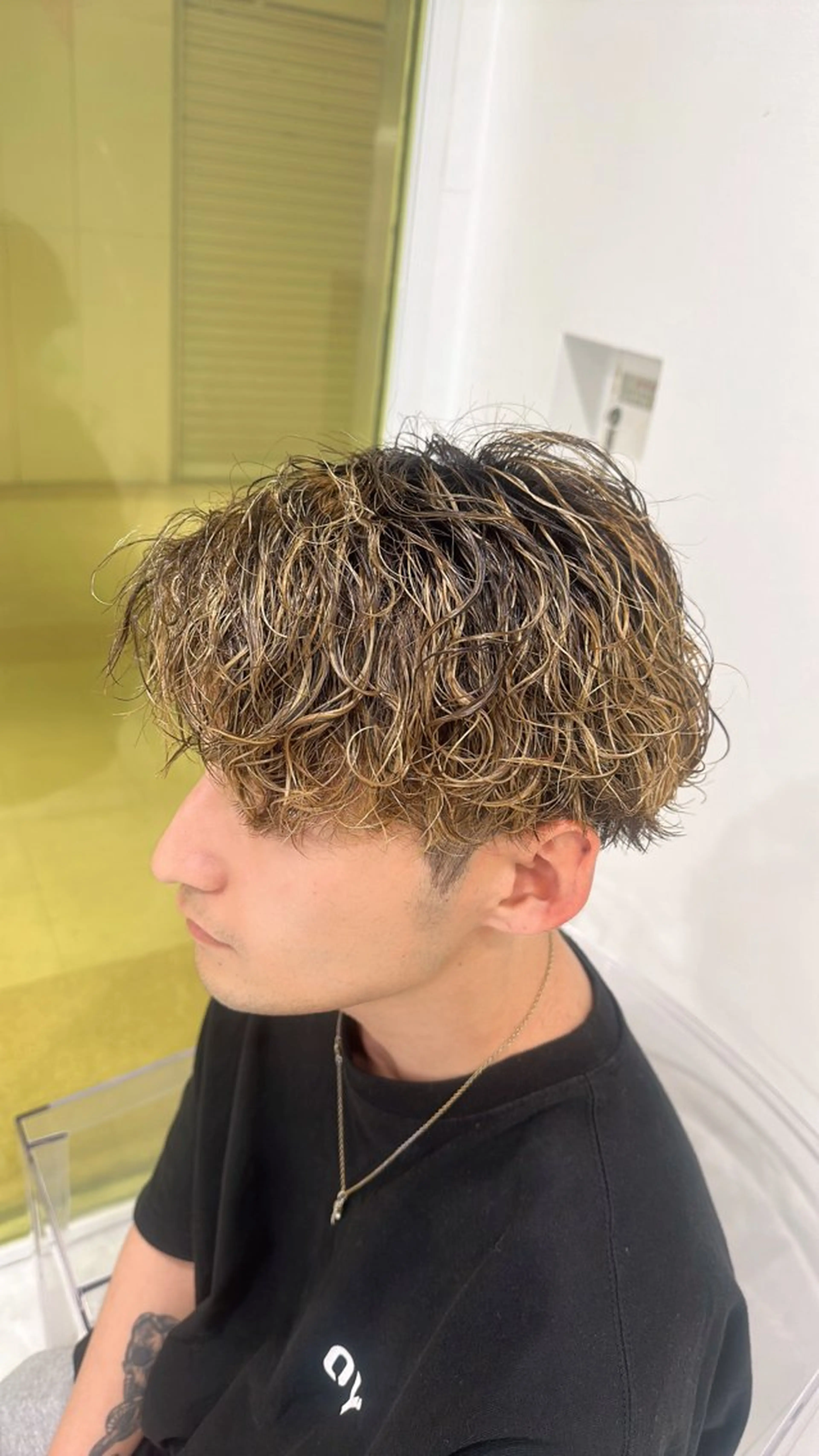 ショート パーマ ハイトーン🌈メンズ カット♡Machanのヘアスタイル