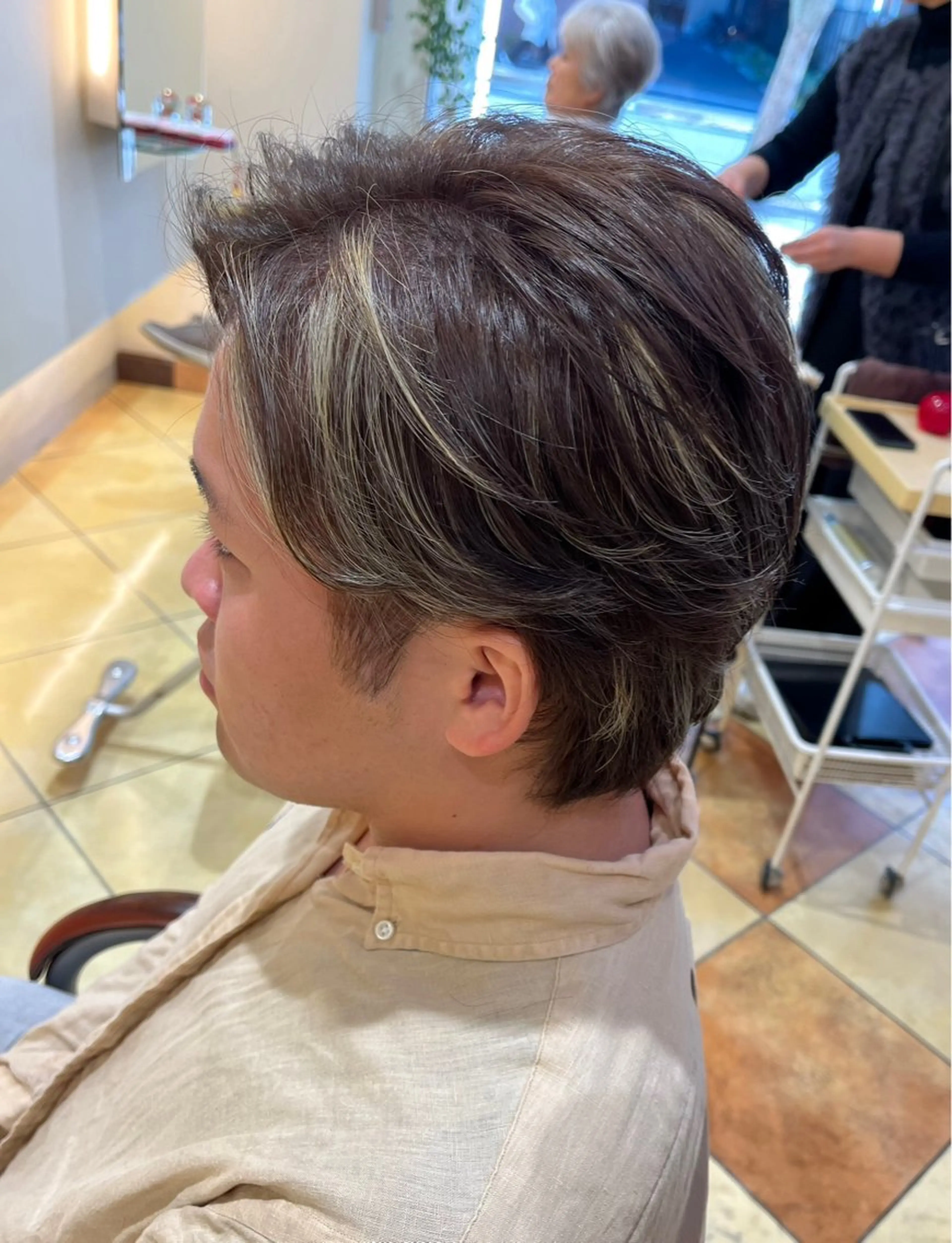 ショート カラー メンズ メンズハイライト メンズショート ハイライトカラー ハイライト ショートヘア カット ヘアカラー メンズパーマ特化 外山　健太のヘアスタイル