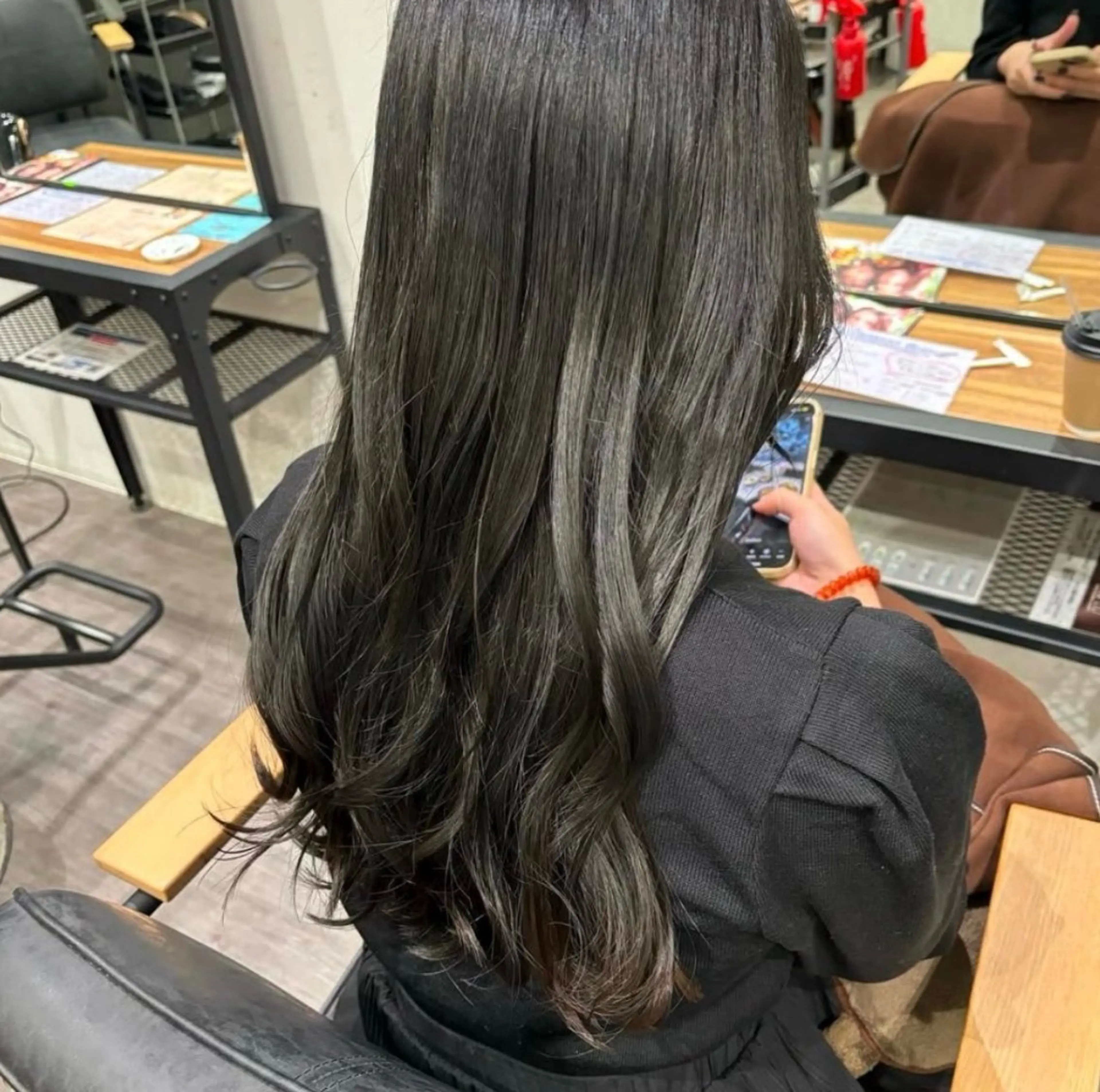 ロング カラー 生尾 虹水のヘアスタイル