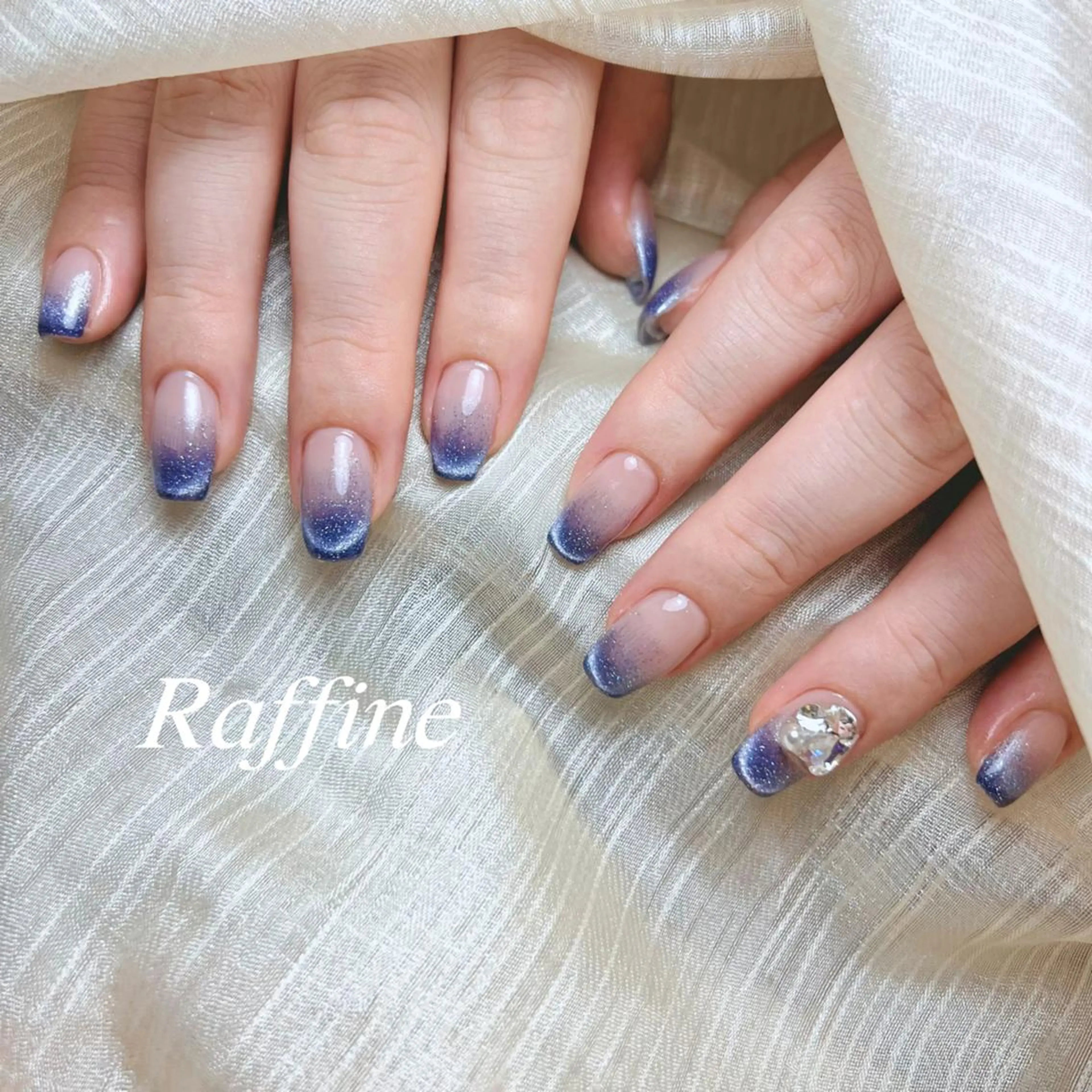 ネイル ハンドネイル RAFFINE 月🦋🩵のネイルデザイン