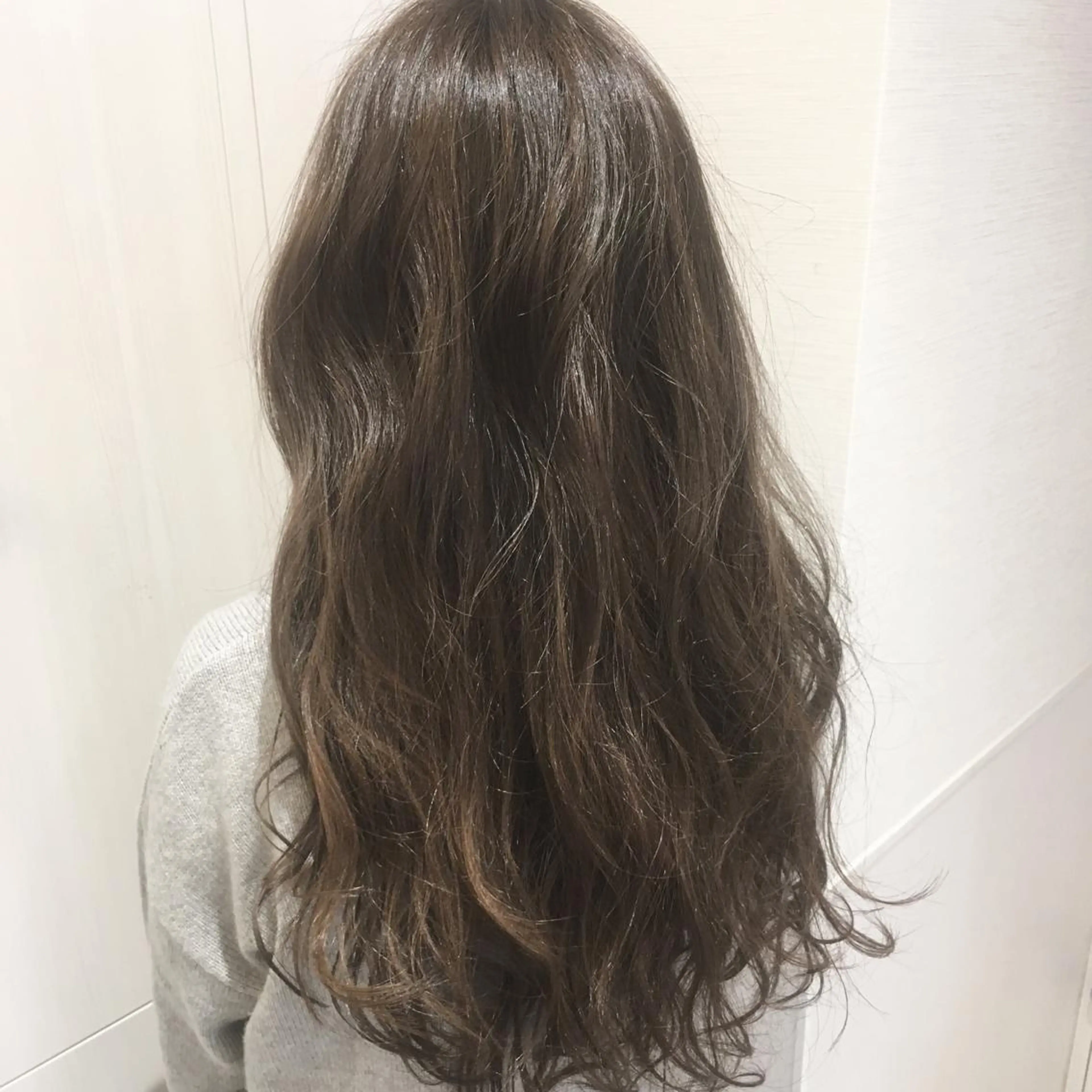 ロング カラー アッシュ アッシュグレー イルミナカラー 外国人風カラー レイヤー/韓国/ 顔周り/しんやのヘアスタイル