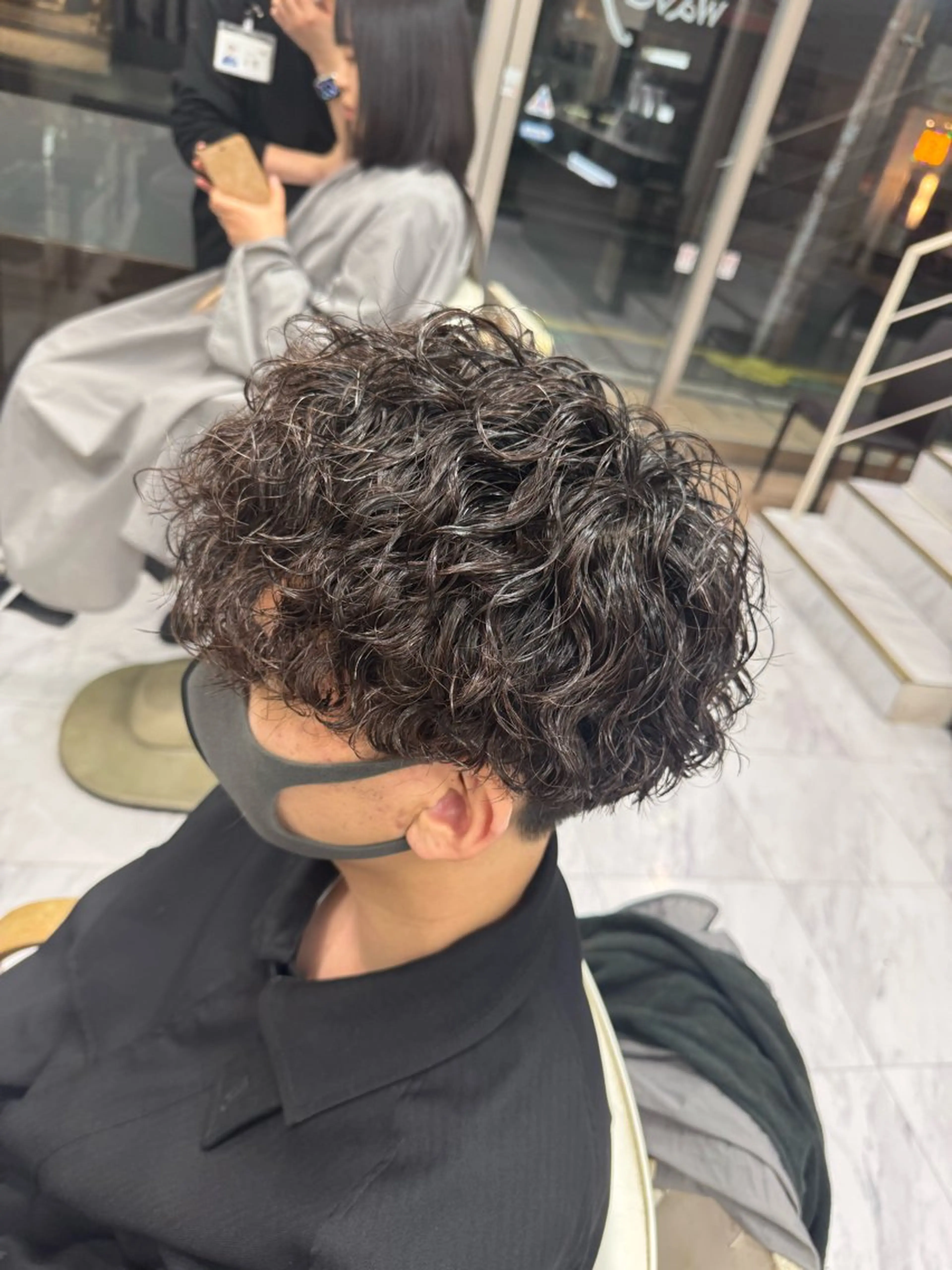 ショート パーマ ヘアアレンジ メンズ センターパート メンズパーマ メンズツイストパーマ ツイストスパイラルパーマ 波巻きパーマ カット パーマ トリートメント 目黒 碧人のヘアスタイル