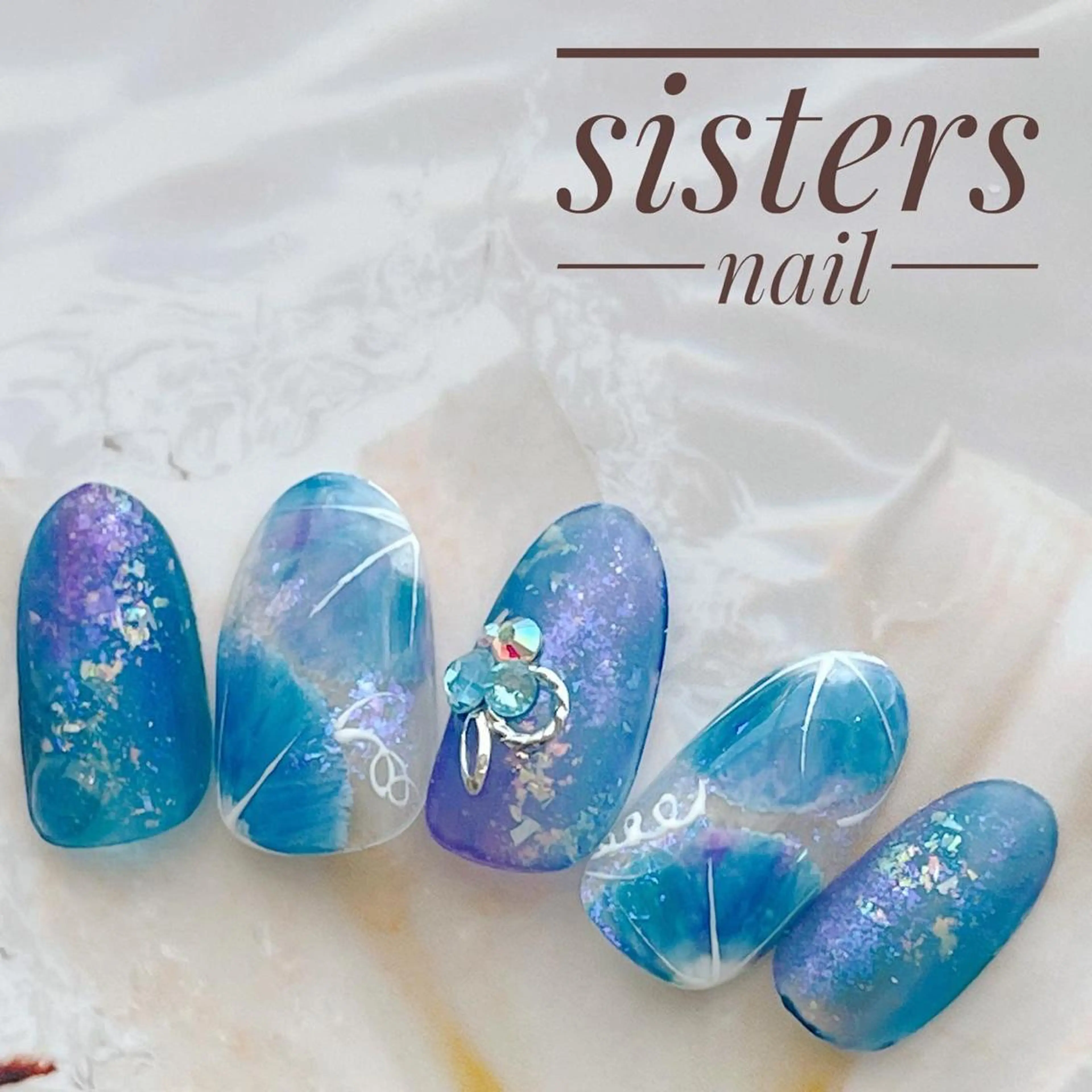 ネイル アートネイル ブルー フラワーネイル 氷ネイル・うるうるネイル キラキラネイル sisters nail.fのネイルデザイン