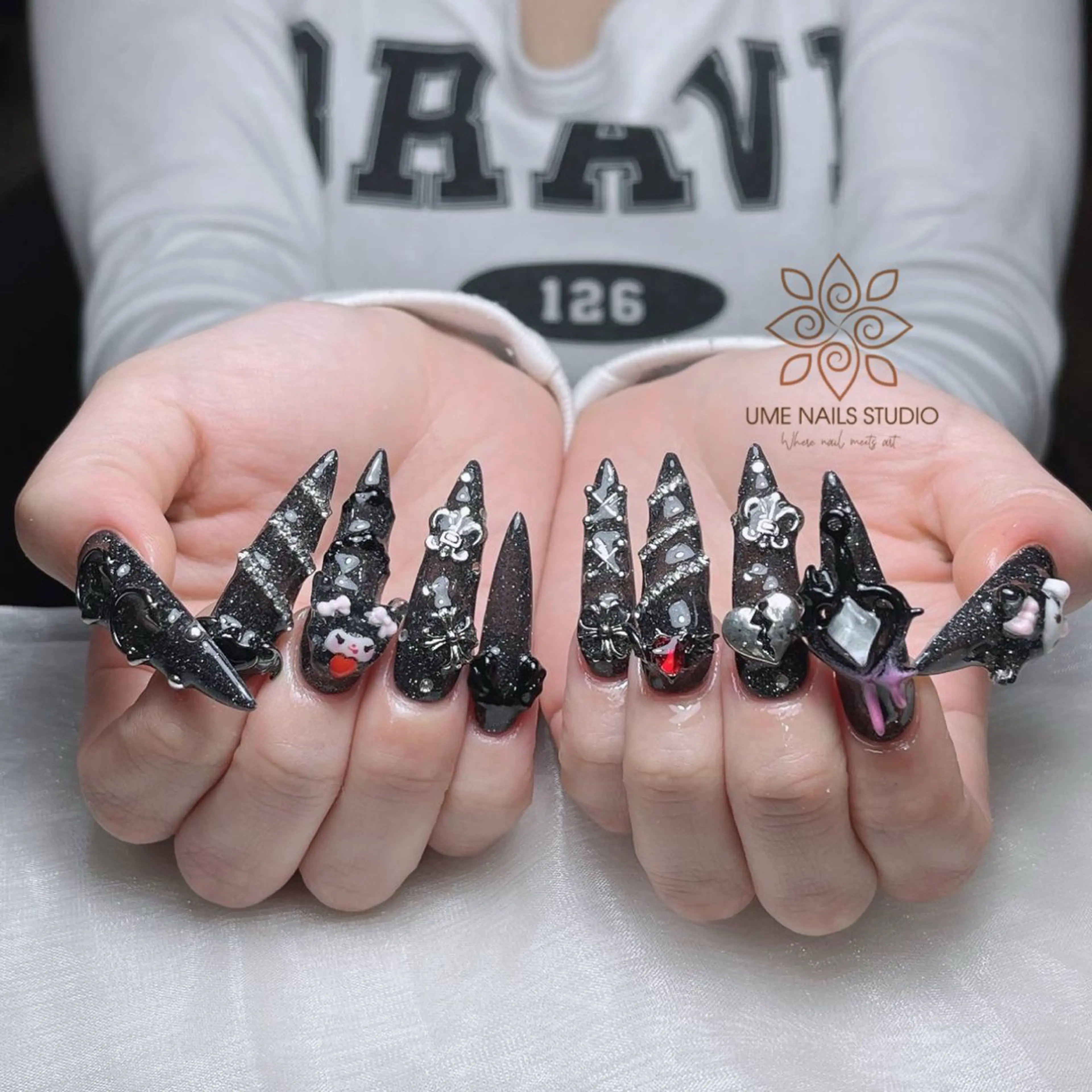 ネイル チークネイル クリアネイル ガーリー キラキラネイル 韓国ネイル Ume Nail Studioのネイルデザイン