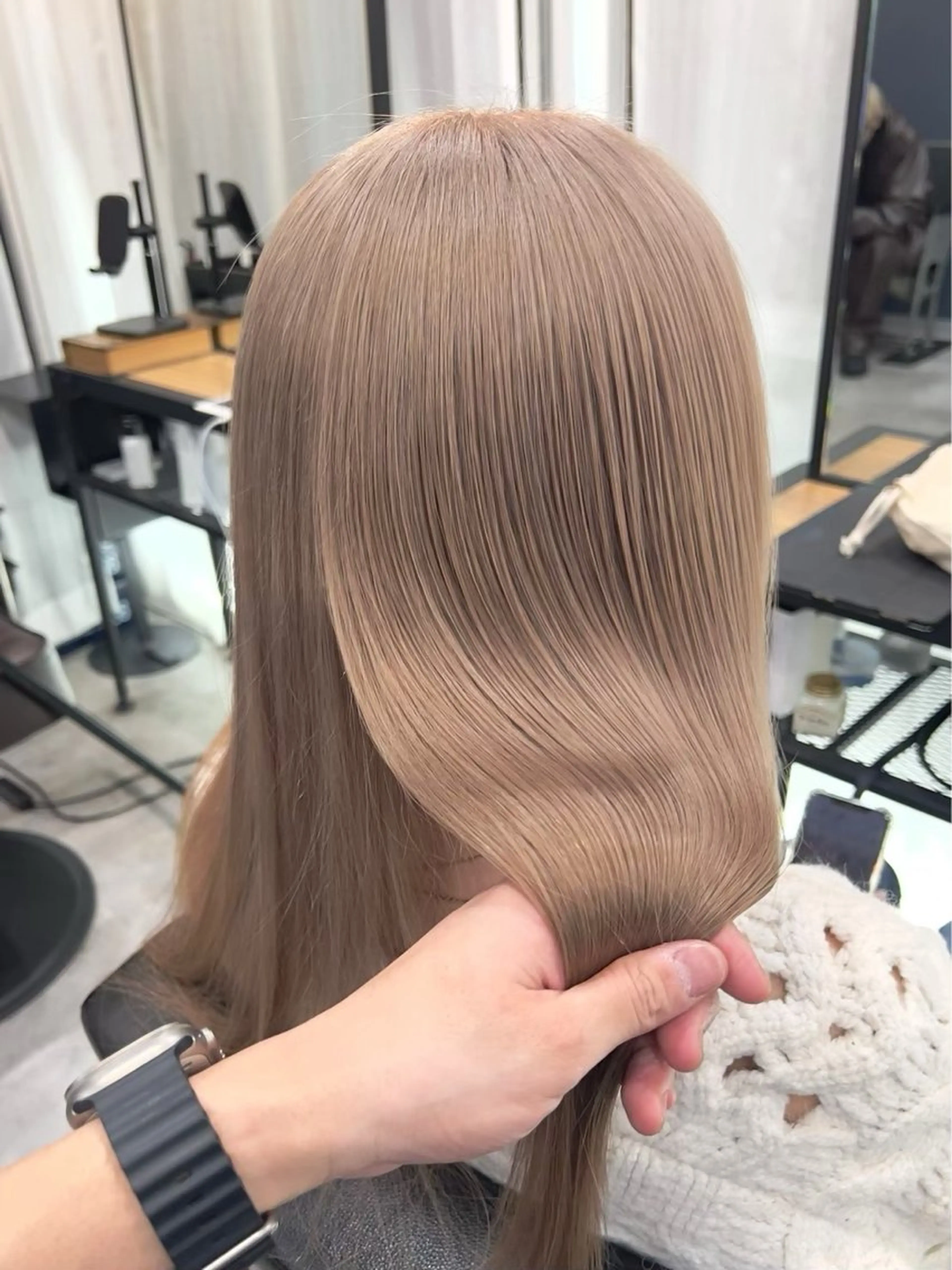 セミロング カラー ベージュカラー ミルクティーベージュ ヘアカラー トリートメント EREMENT 五反田店所属・透明感カラー/レイヤ ーhinata.のヘアスタイル