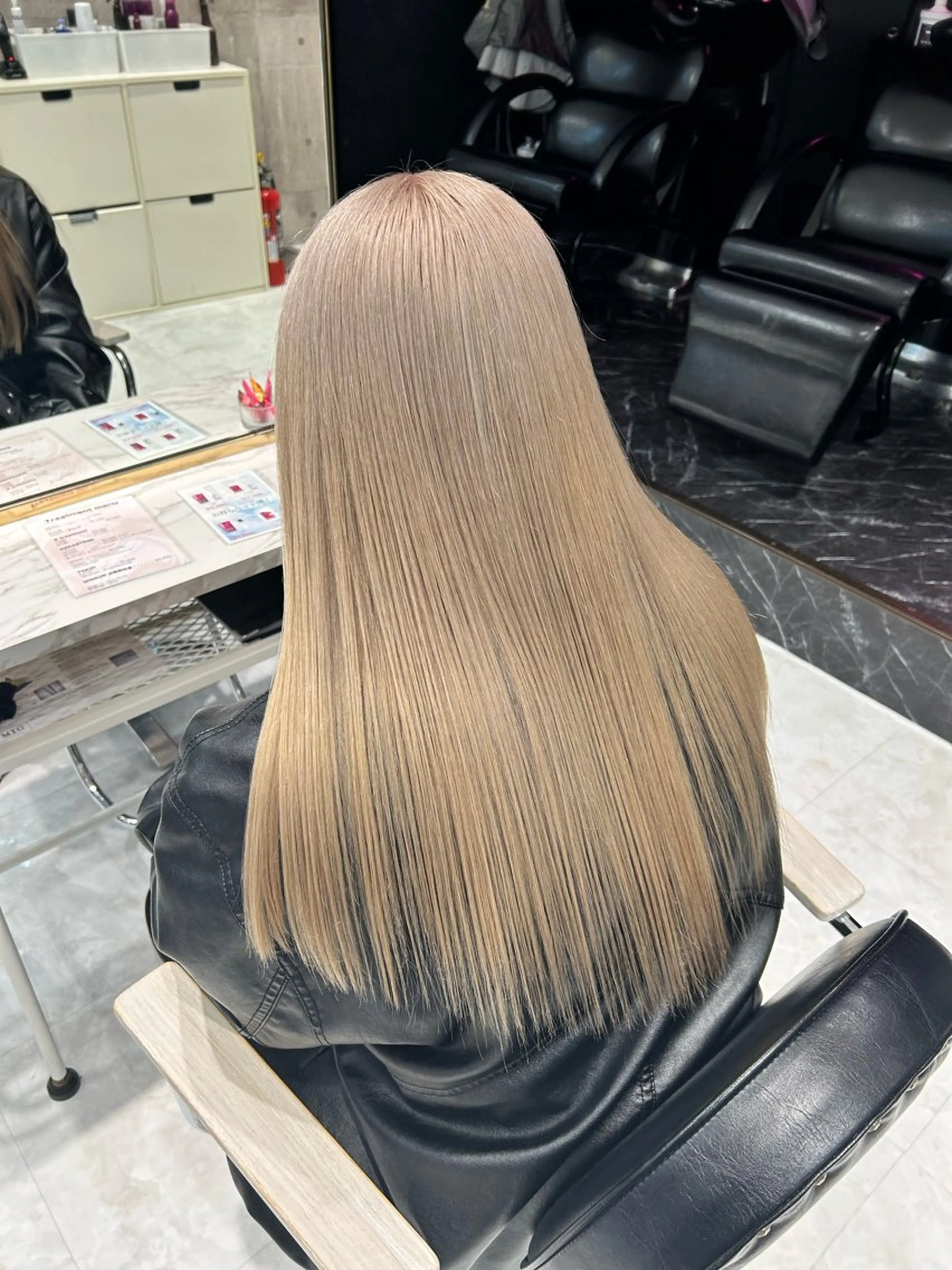 ✨【憧れハイトーンに⠀】✨トリプルカラー(ケアブリーチ×2)＋treatmentの写真