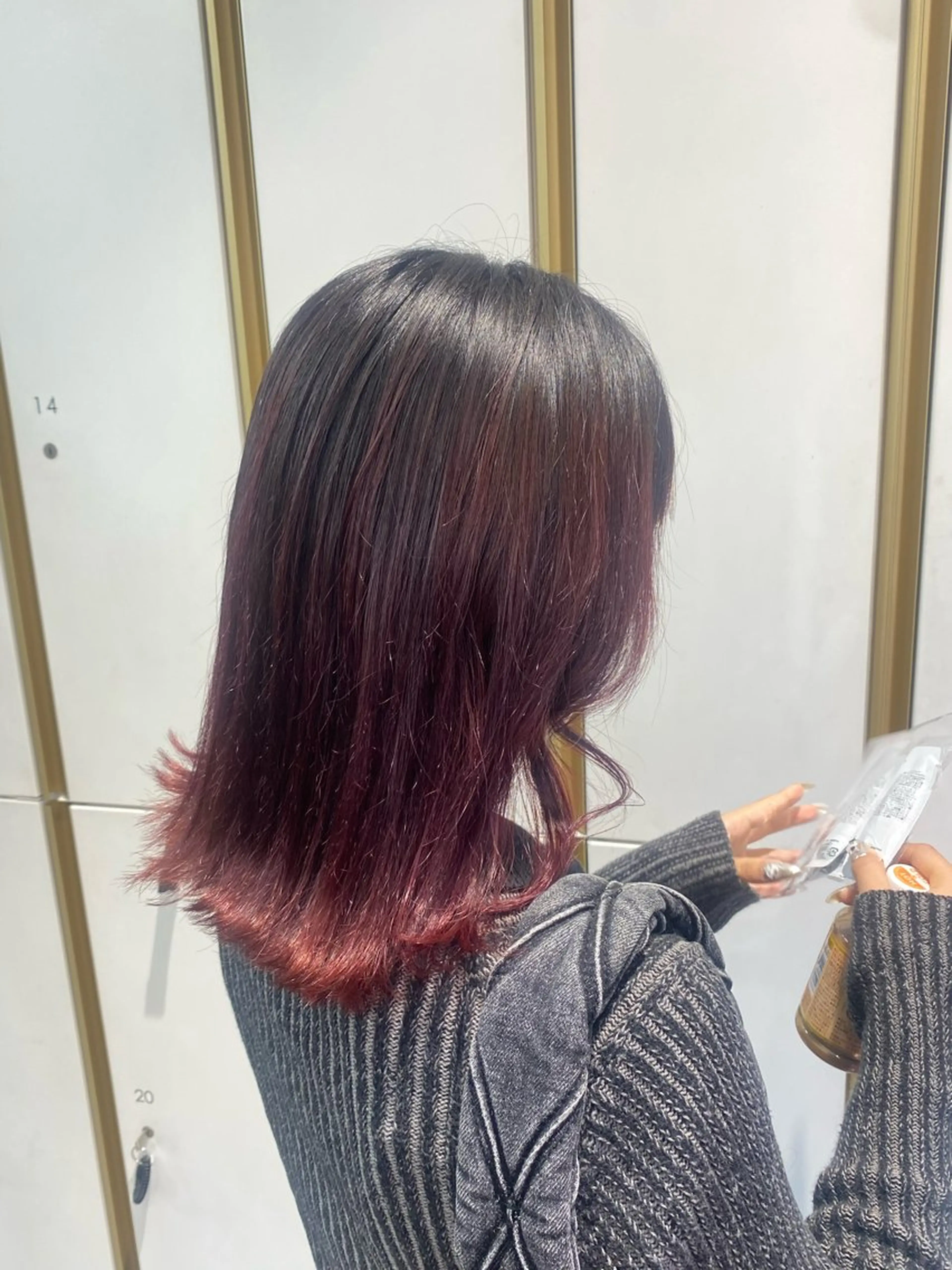 ミディアム カラー グラデーションカラー ブリーチ🫧艶カラー レイヤー韓国ヘアのヘアスタイル
