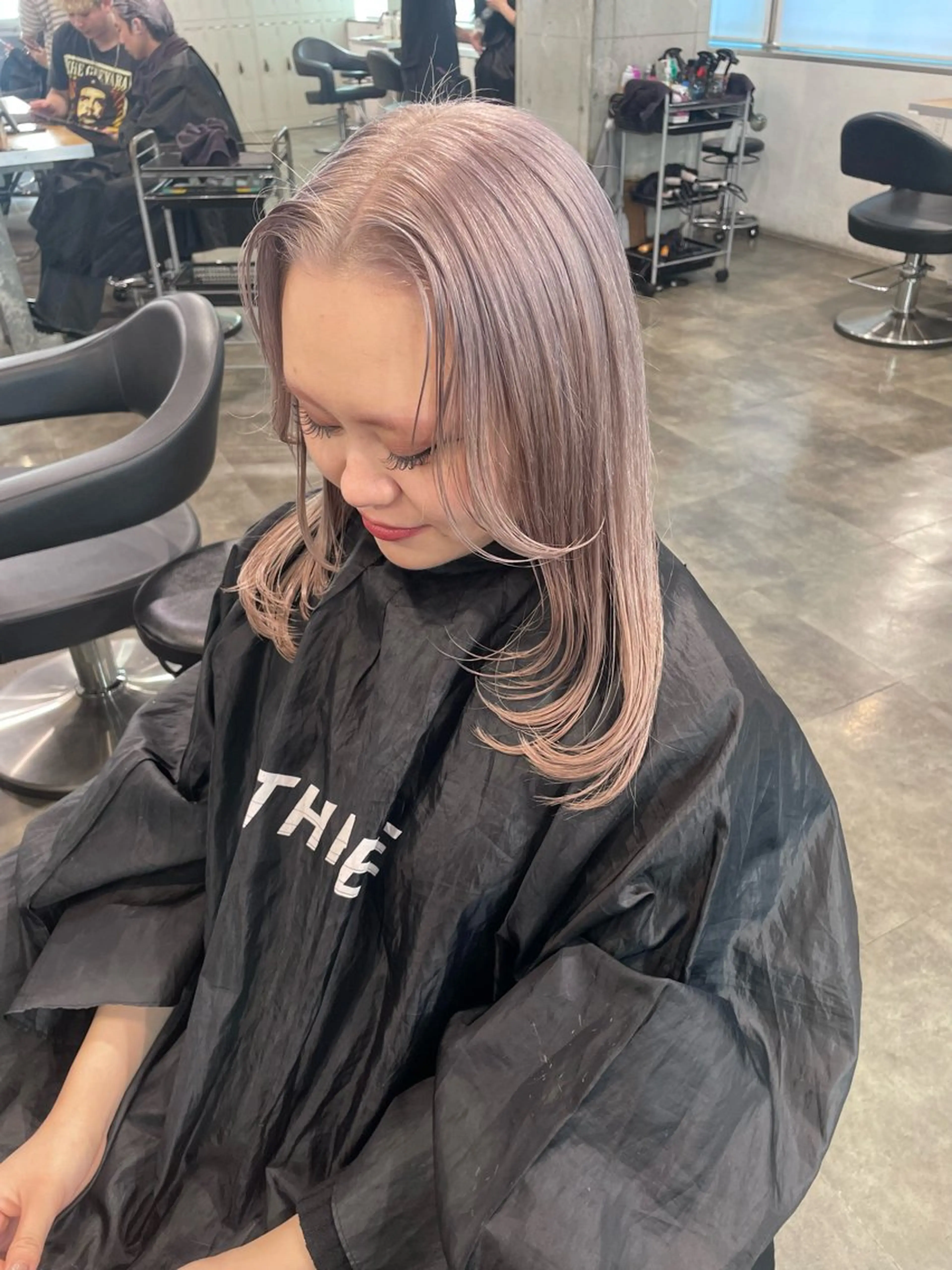 セミロング カラー ヘアカラー ハイトーンブロンド 横浜💞ミオのヘアスタイル