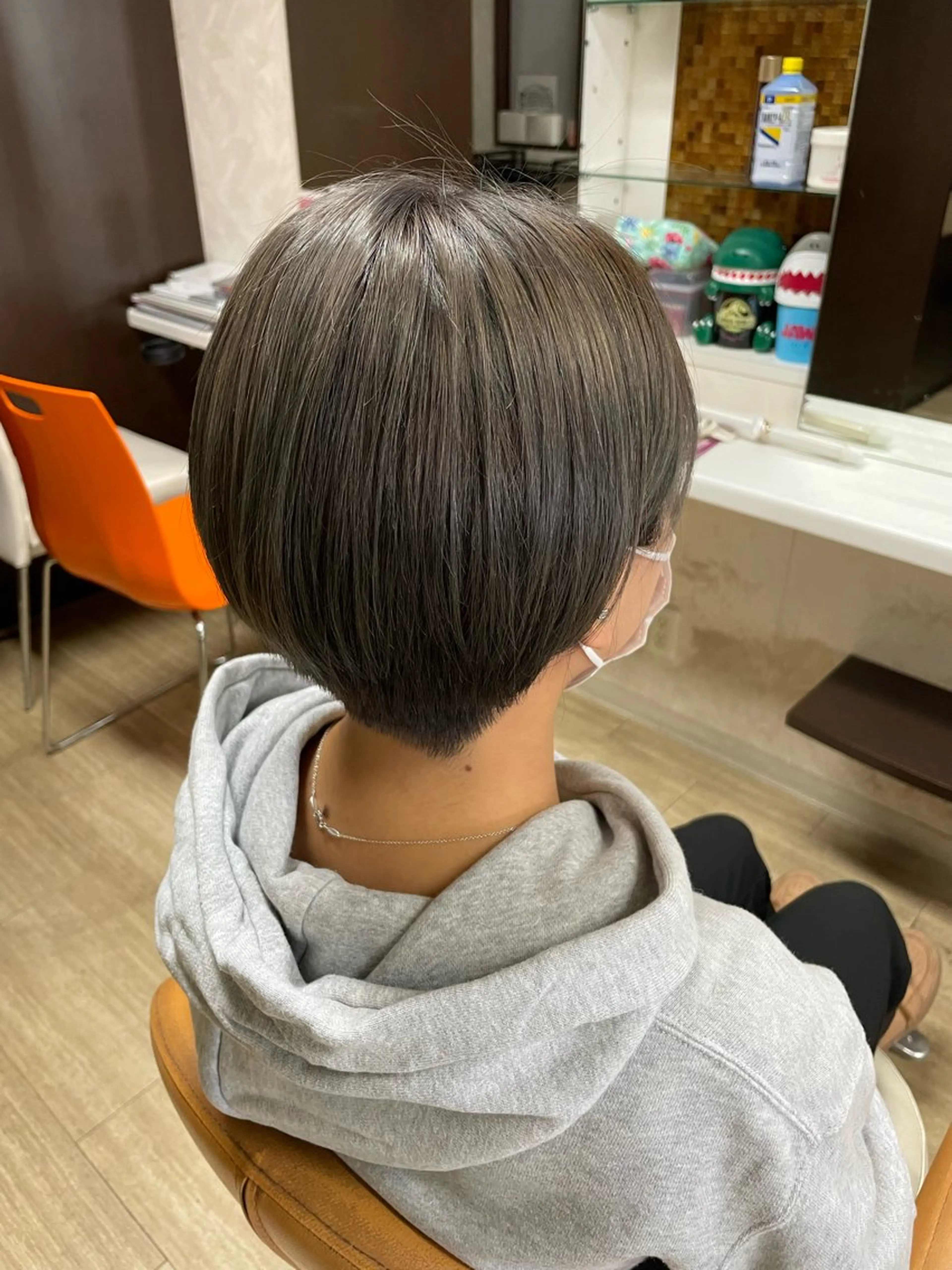 ショート カラー グレージュ ショートヘア ヘアカラー 徳留 もも花のヘアスタイル
