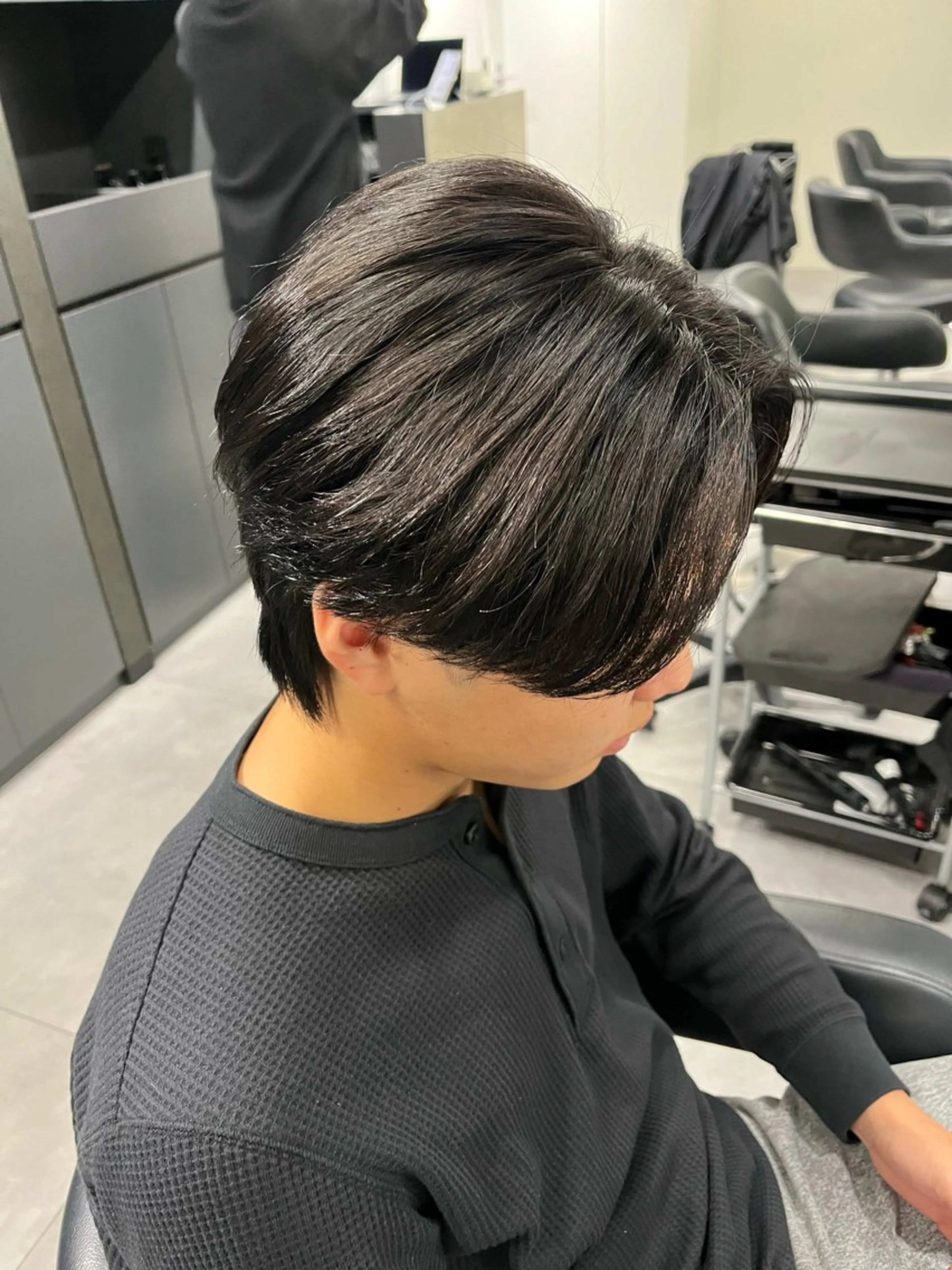 ミディアム パーマ メンズ ミディアムパーマ センターパート メンズパーマ メンズウルフカット ウルフカット カット パーマ 🐦‍🔥フェザーパ ーマ🐦‍🔥きるやのヘアスタイル