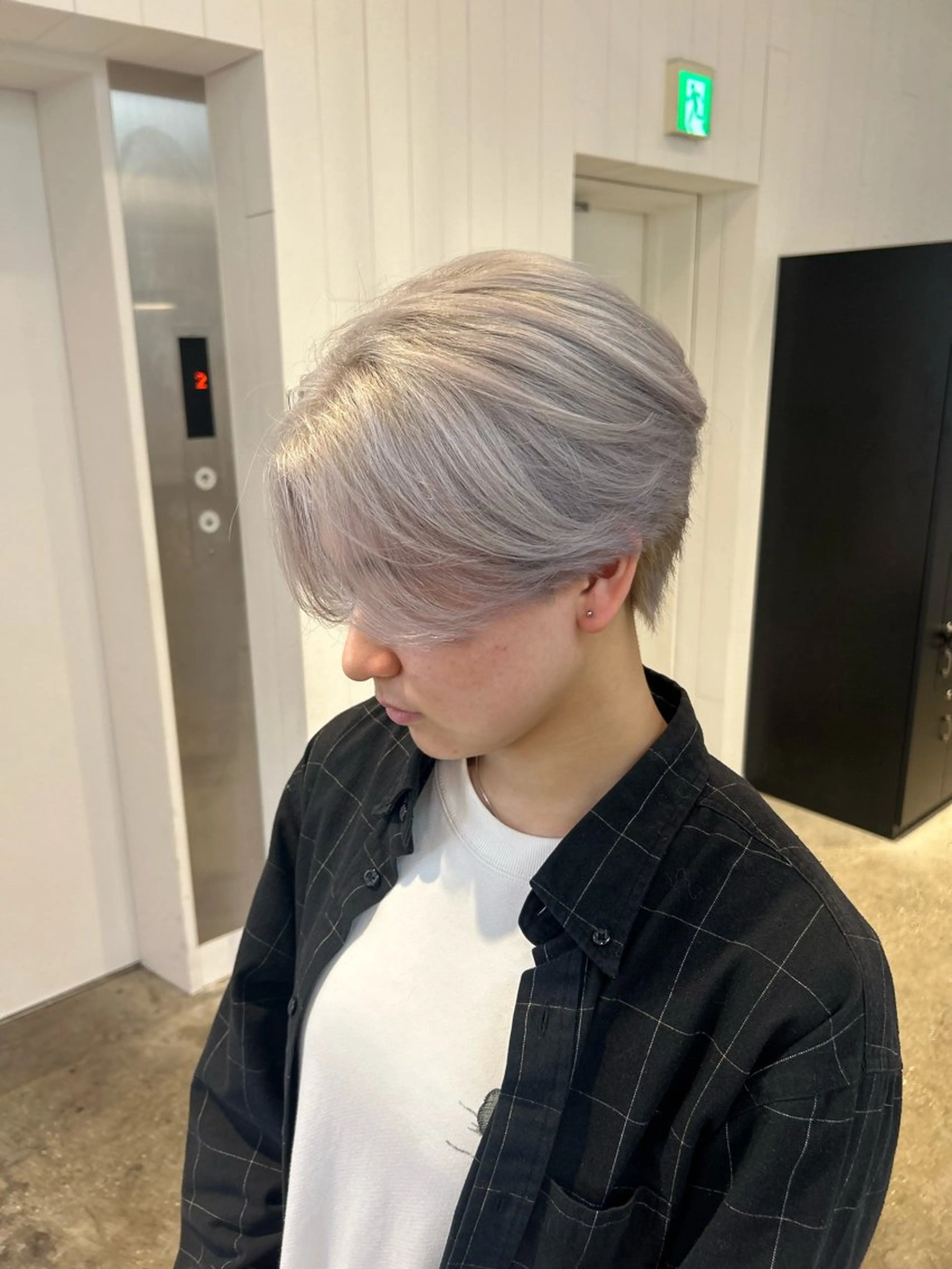 ショート ヘアカラー エミリ / オリーブカラーのヘアスタイル