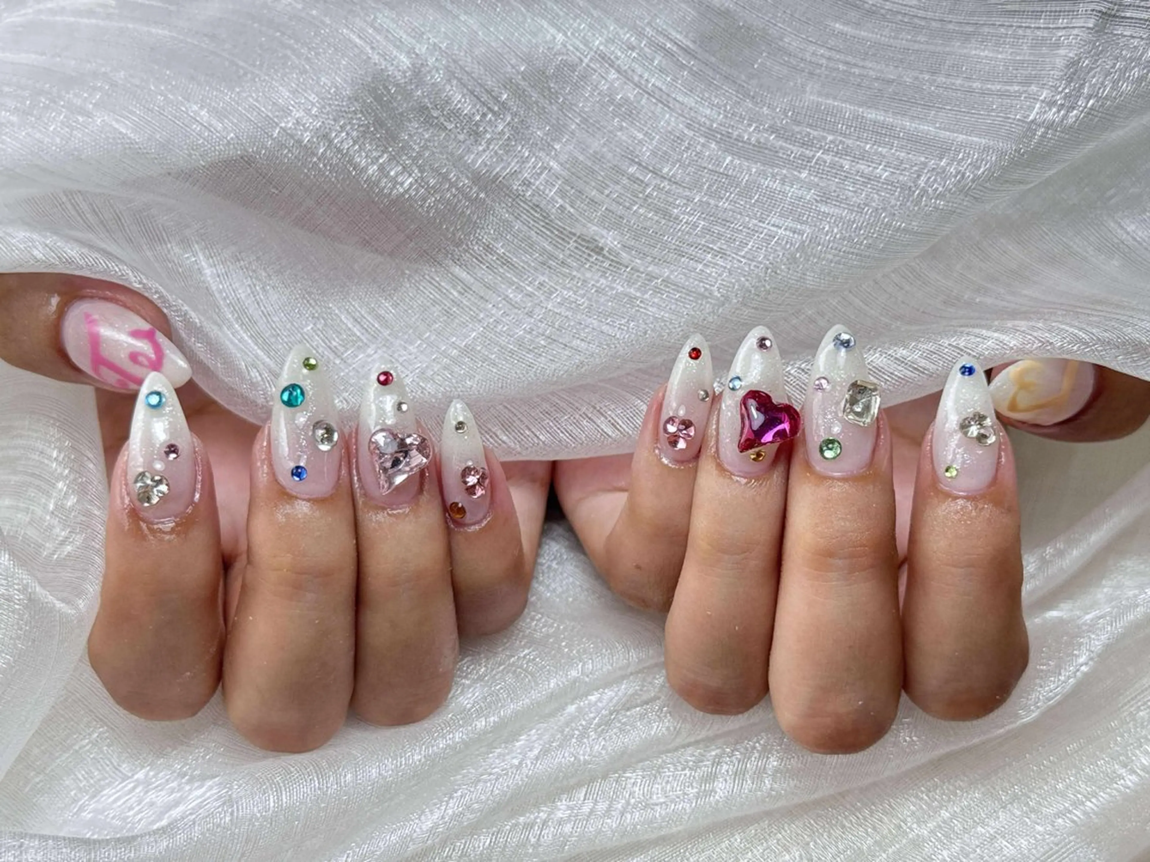 ネイル アートネイル 成人式 ジェルネイル ニュアンスネイル 夏ネイル ハンドネイル Nie Nail Shinokuboのネイルデザイン
