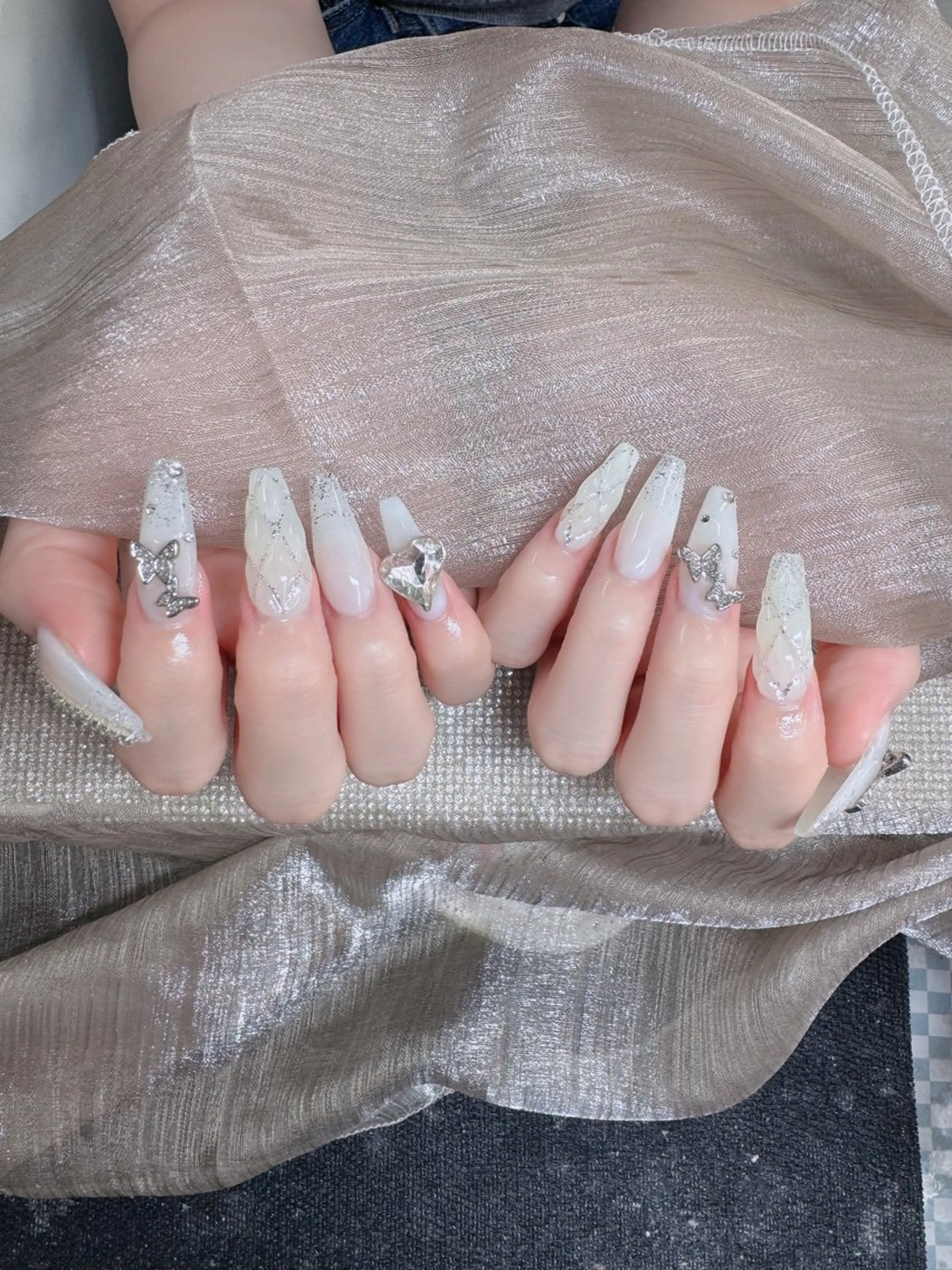 ネイル オーロラネイル フレンチネイル ジェルネイル ハロウィン キラキラネイル ハンドネイル H.baby Nail Salonのネイルデザイン