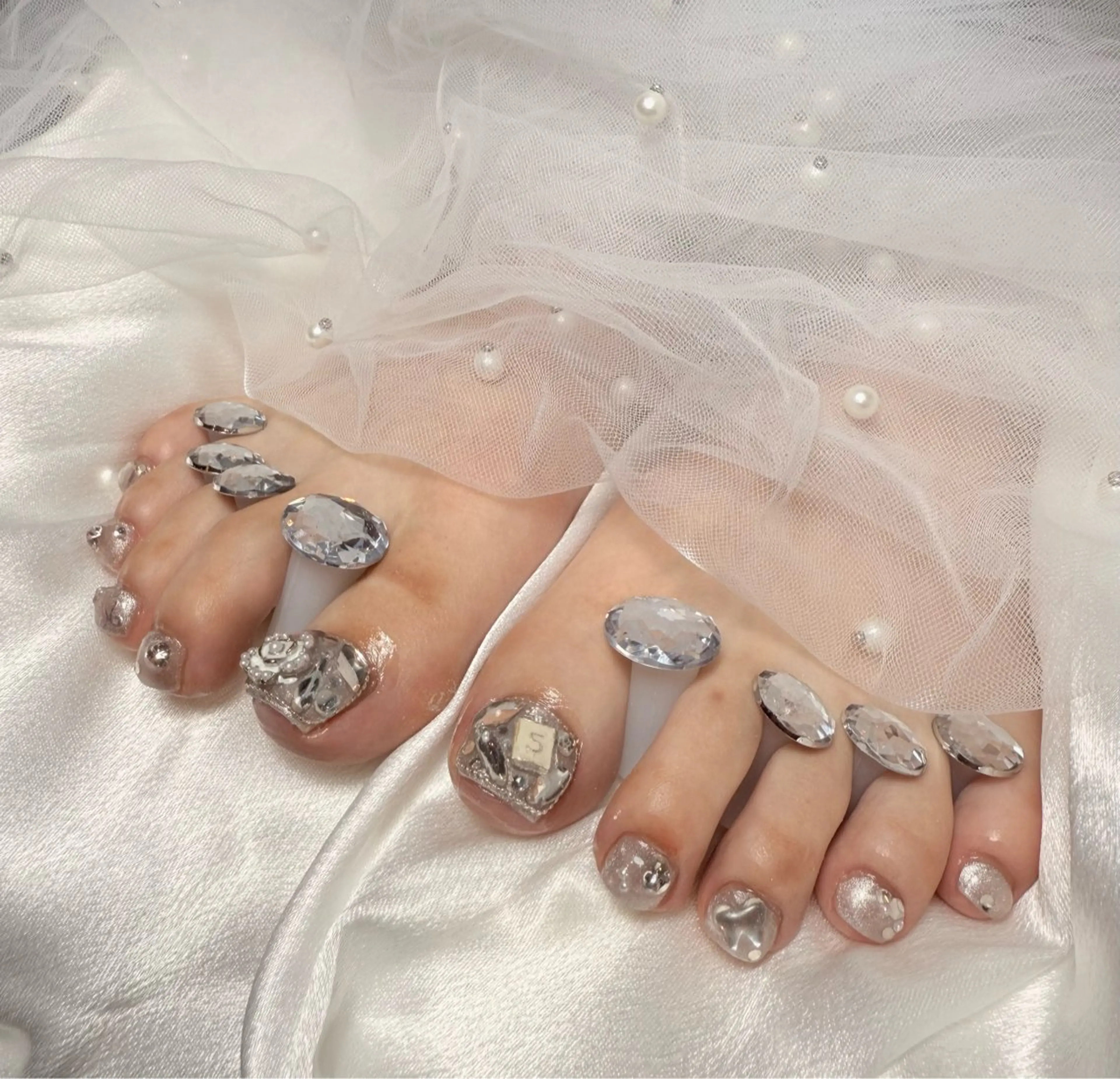 ネイル フットネイル ゴージャス キラキラネイル フットネイル LAMB所属・🌹Belle Nail🌹のネイルデザイン