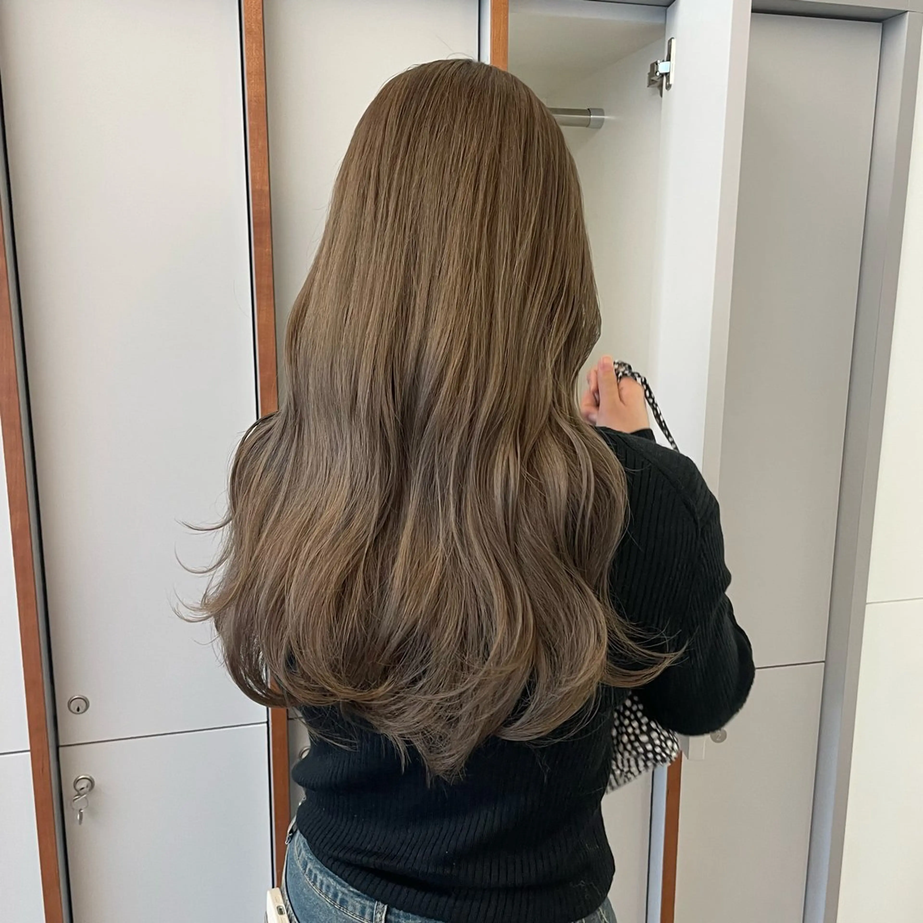 ロング カラー ベージュカラー ブリーチ 透明感カラー ダブルカラー オリーブベージュ ヘアカラー トリートメント ブリーチ/レイヤー 🌻Mutsumiのヘアスタイル