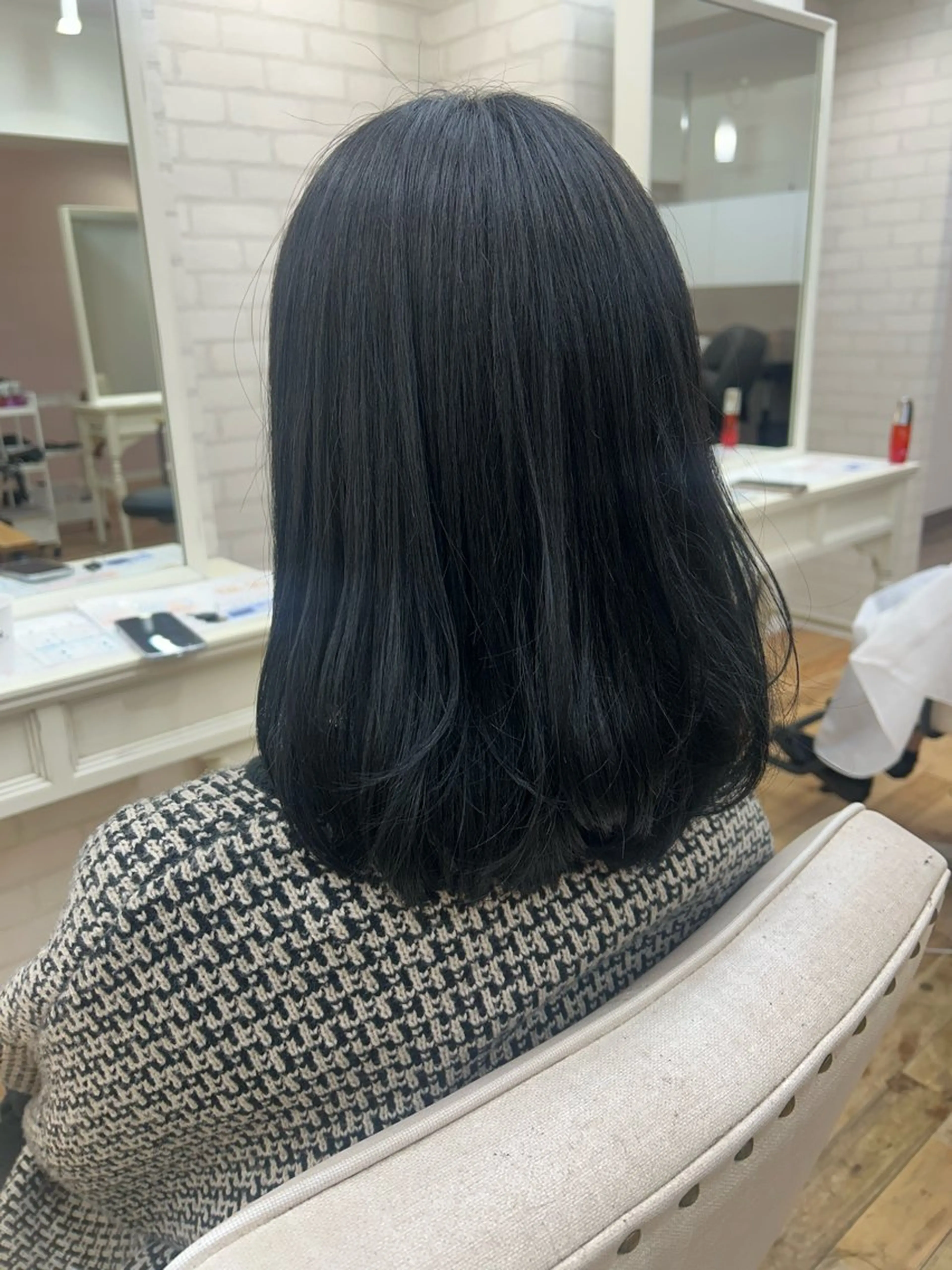 ミディアム カット ヘアカラー トリートメント 透明感カラー/牧内 楓/インナーカラーのヘアスタイル