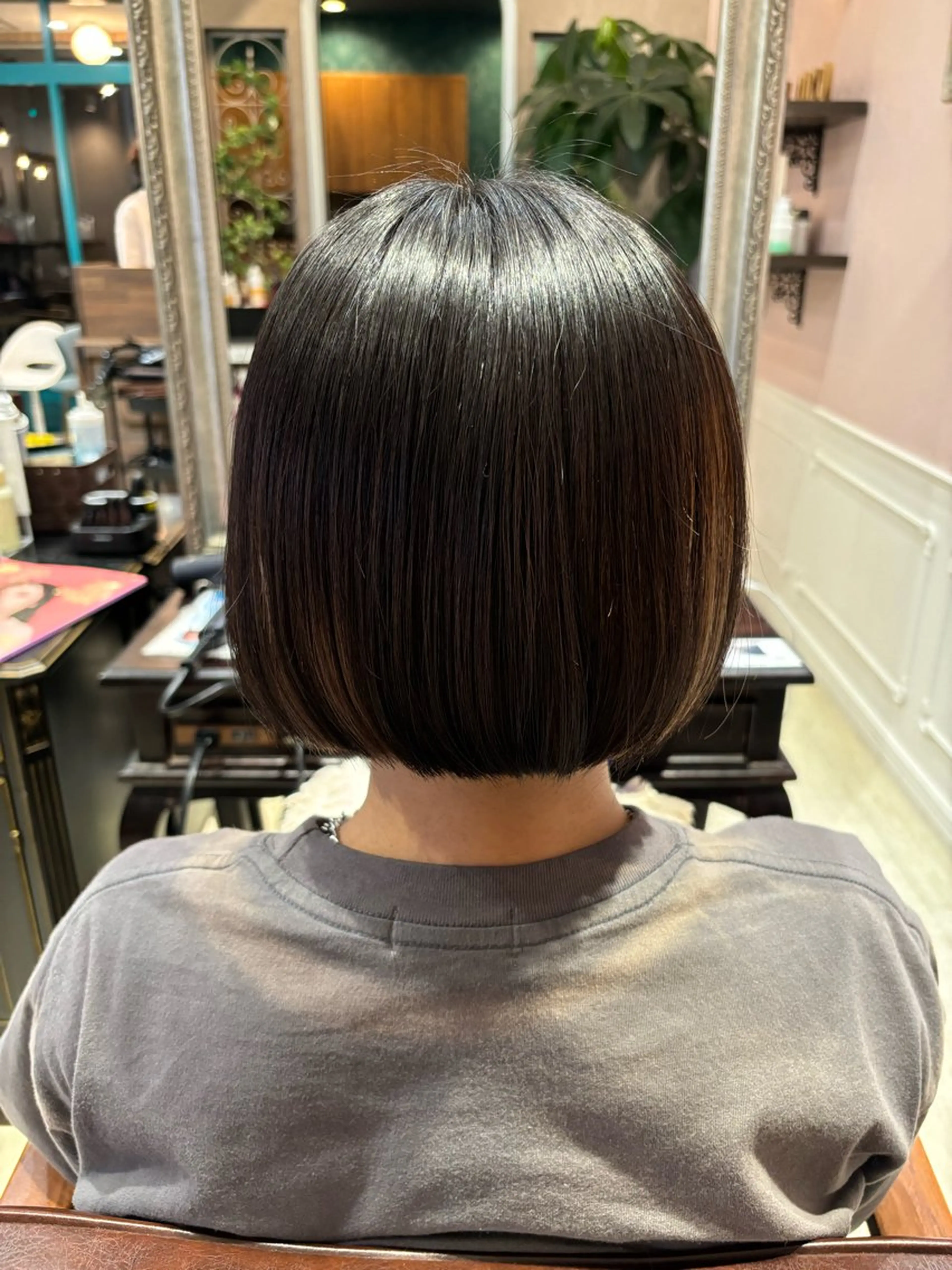ミディアム 切りっぱなしボブ ボブ 外ハネヘア 🫧Ayumu🫧 透明感カラー/春日のヘアスタイル